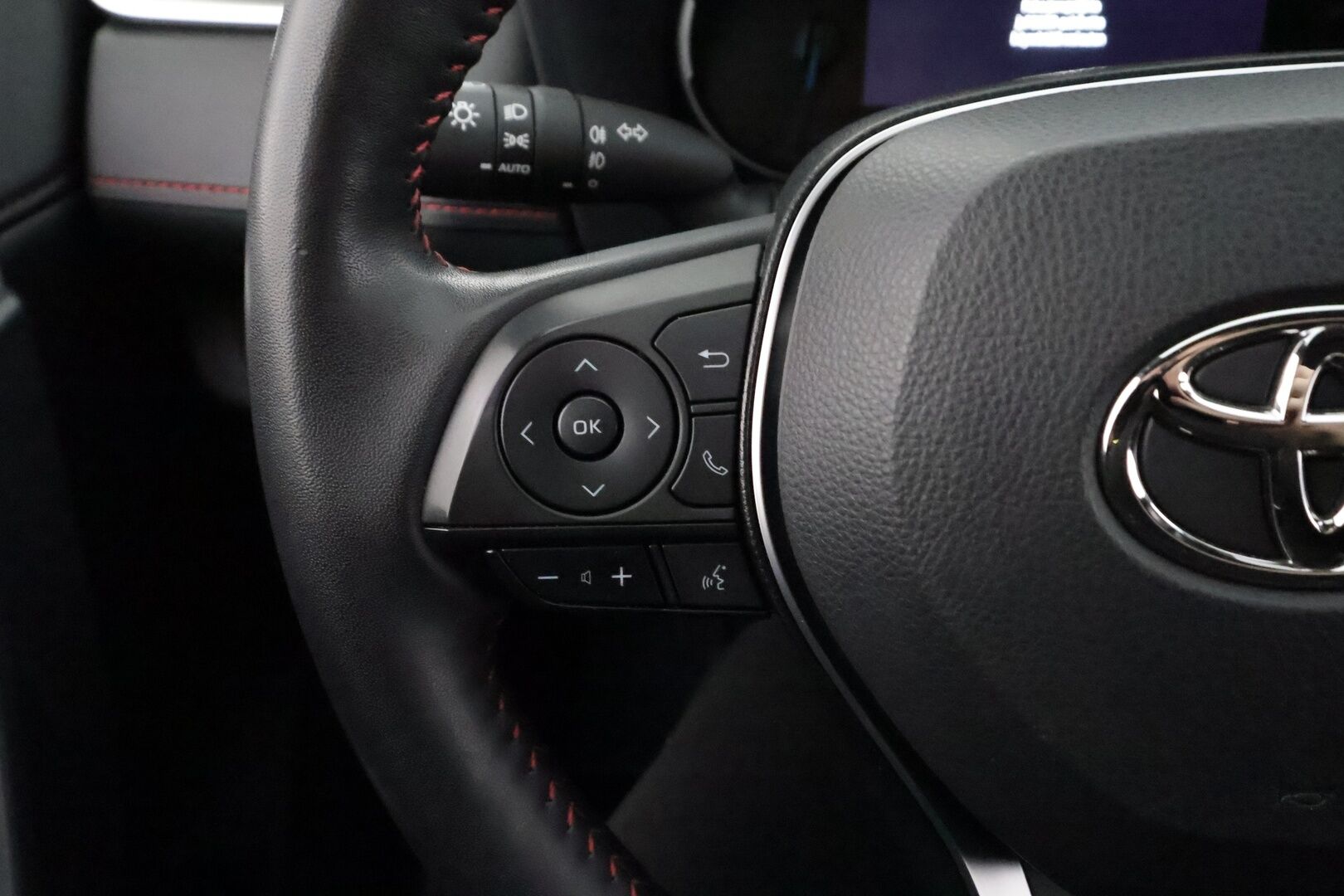Toyota RAV4 Plug-in 2022 Hybrid 2,5 AWD-i Active - | ACC | LED | P.Kamera | Sähköpenkki | Katveavustin | Navi | Kaistavahti | Keyless | 1-om Suomi-auto | Kahdet renkaat | Merkkihuollot |