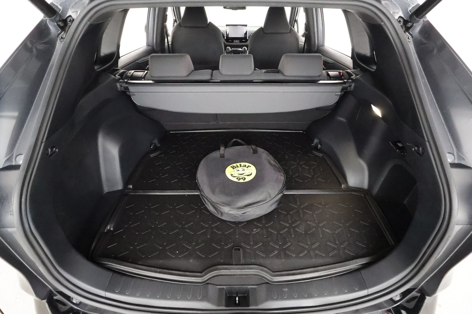 Toyota RAV4 Plug-in 2022 Hybrid 2,5 AWD-i Active - | ACC | LED | P.Kamera | Sähköpenkki | Katveavustin | Navi | Kaistavahti | Keyless | 1-om Suomi-auto | Kahdet renkaat | Merkkihuollot |