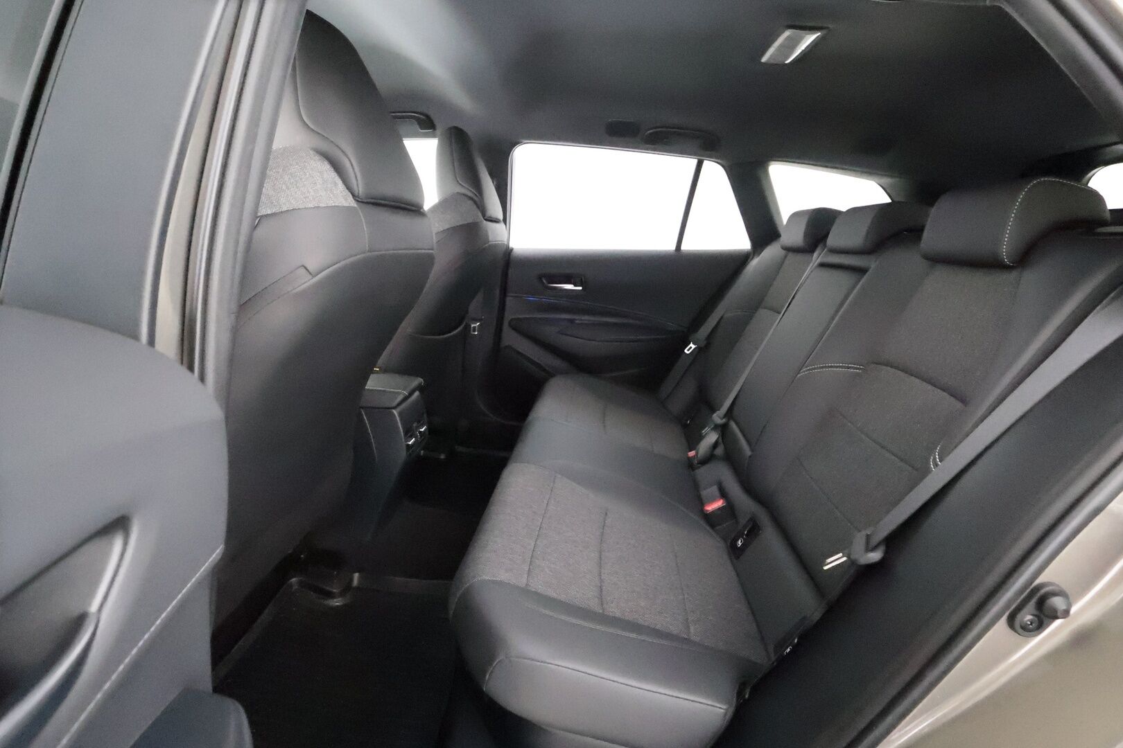 Toyota Corolla 2022 Touring Sports 2,0 Hybrid Active Business - | Webasto | ACC | LED | P.kamera | Navi | Kaistavahti | Keyless | Merkkihuollot | Kahdet renkaat | Suomi-auto |