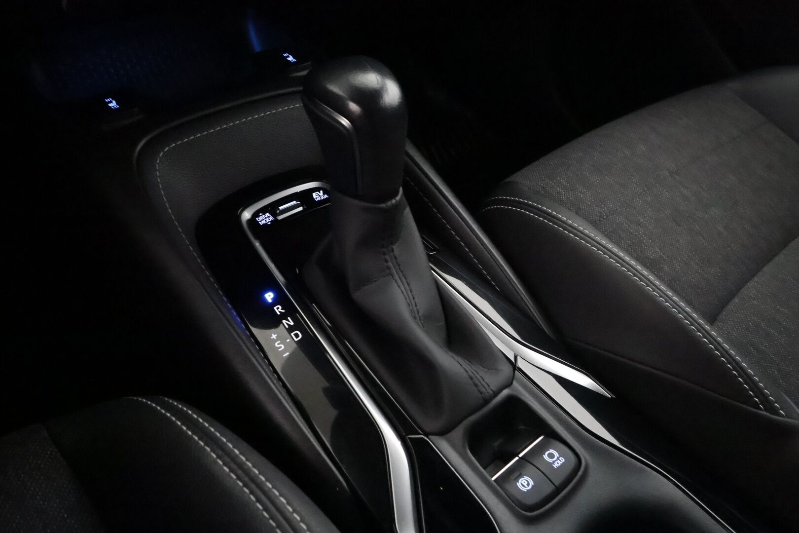 Toyota Corolla 2022 Touring Sports 2,0 Hybrid Active Business - | Webasto | ACC | LED | P.kamera | Navi | Kaistavahti | Keyless | Merkkihuollot | Kahdet renkaat | Suomi-auto |
