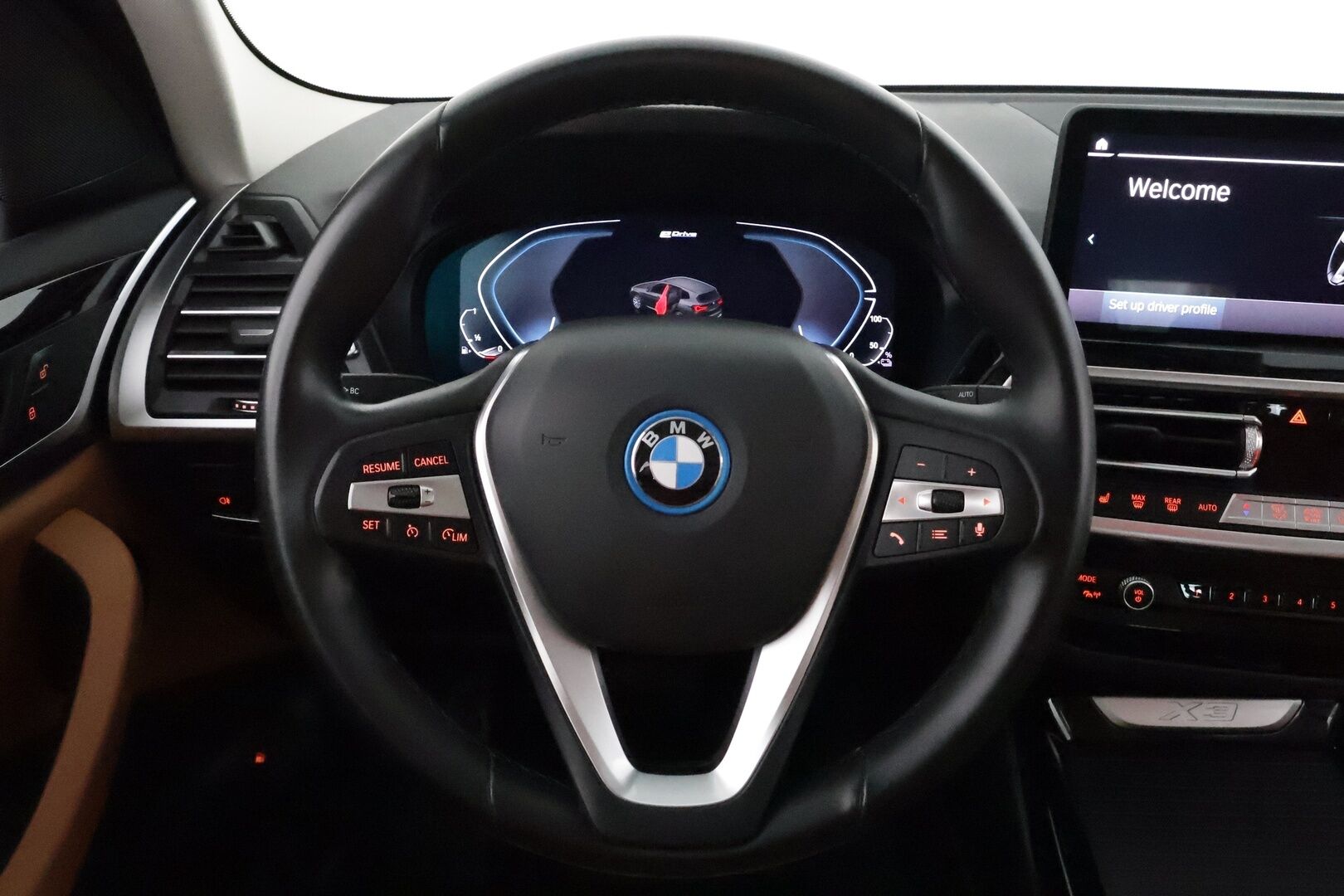 BMW X3 2022 G01 xDrive 30e A Charged Edition **Vakkari / Hifi / P.kamera / LED / Navi / Digimittaristo** - 3,99 % KORKOTARJOUS TÄHÄN AUTOON 21.9. ASTI! - Akku kuntotarkastettu SOH 94.5% / 1.Om Suomi-auto / Kahdet renkaat aluvanteilla / Merkkihuollettu