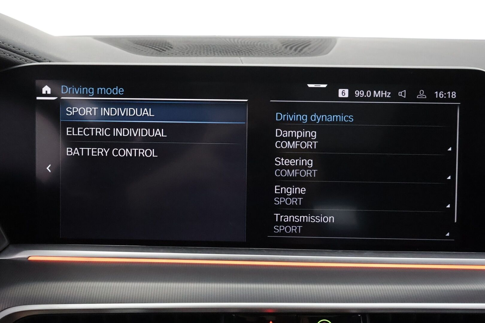 BMW X5 2022 G05 xDrive45e A Charged Edition M Sport - | ACC | Lisälämmitin | Koukku | Hifit | Panorama | Laser Light LED | HUD | Sähköpenkki | 360-Kamera | Comfort access | Ilma-alusta |  Apple & Android | Suomi-auto | Kahdet Renkaat | Merkkihuollettu |