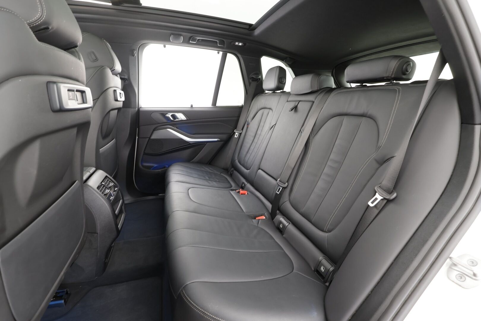 BMW X5 2022 G05 xDrive45e A Charged Edition M Sport - | ACC | Lisälämmitin | Koukku | Hifit | Panorama | Laser Light LED | HUD | Sähköpenkki | 360-Kamera | Comfort access | Ilma-alusta |  Apple & Android | Suomi-auto | Kahdet Renkaat | Merkkihuollettu |