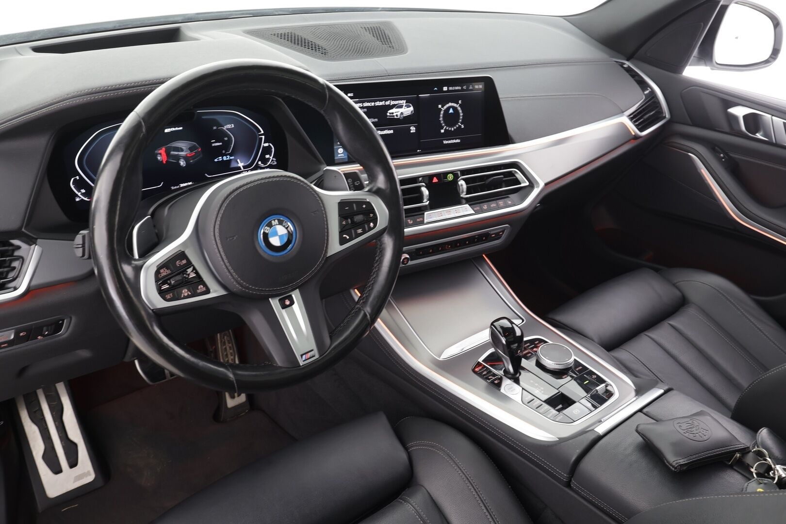 BMW X5 2022 G05 xDrive45e A Charged Edition M Sport - | ACC | Lisälämmitin | Koukku | Hifit | Panorama | Laser Light LED | HUD | Sähköpenkki | 360-Kamera | Comfort access | Ilma-alusta |  Apple & Android | Suomi-auto | Kahdet Renkaat | Merkkihuollettu |