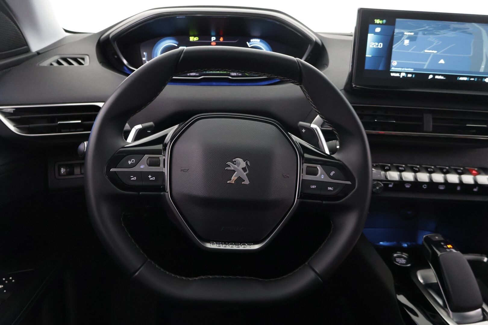 Peugeot 3008 2022 Allure Pack Anniversary Hybrid4 300 EAT8-aut. ** 2.Om Suomi-auto / Vetokoukku / ACC / Tikatut nahat / P.kamera / Navi ** - Kaupan päälle takuu vuodeksi tai 100 tuhatta kilometriä! Upouudet Hakkapeliitta 10 nastat ja irroitettava vetokoukku!