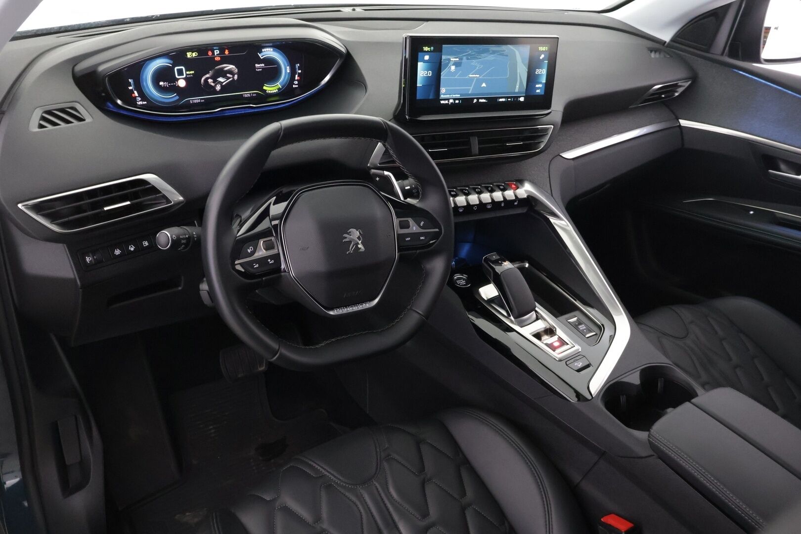 Peugeot 3008 2022 Allure Pack Anniversary Hybrid4 300 EAT8-aut. ** 2.Om Suomi-auto / Vetokoukku / ACC / Tikatut nahat / P.kamera / Navi ** - Kaupan päälle takuu vuodeksi tai 100 tuhatta kilometriä! Upouudet Hakkapeliitta 10 nastat ja irroitettava vetokoukku!