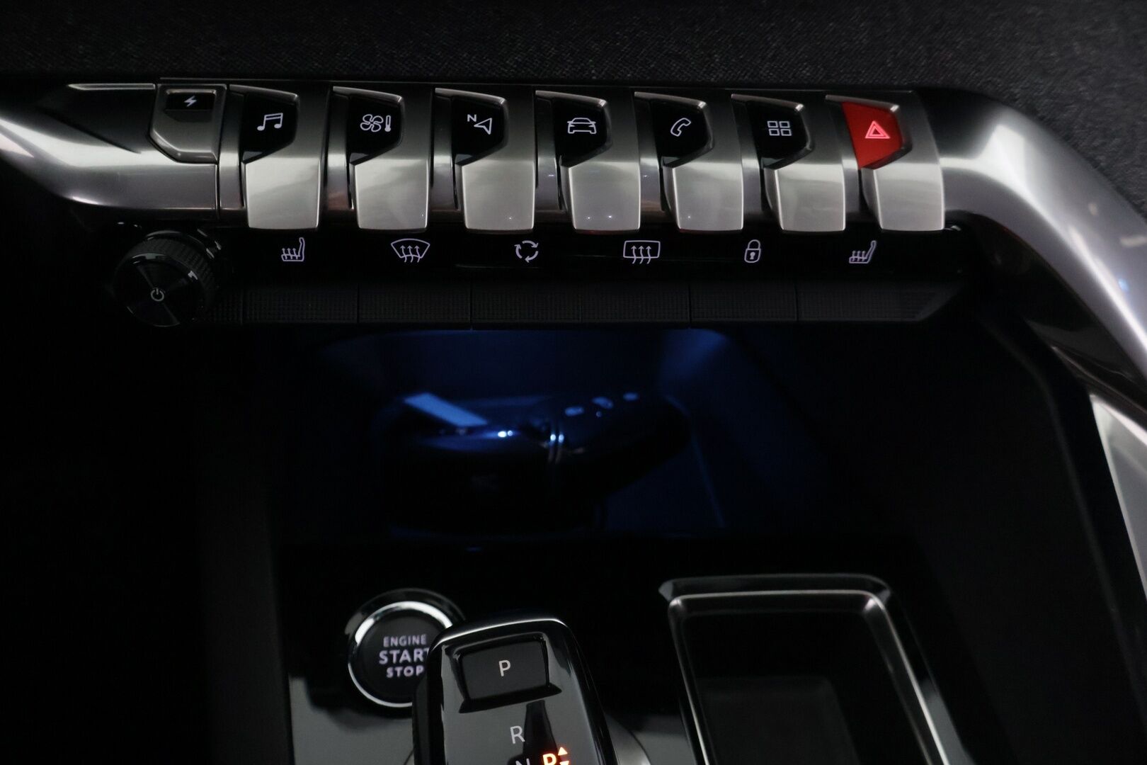 Peugeot 3008 2022 Allure Pack Anniversary Hybrid4 300 EAT8-aut. ** 2.Om Suomi-auto / Vetokoukku / ACC / Tikatut nahat / P.kamera / Navi ** - Kaupan päälle takuu vuodeksi tai 100 tuhatta kilometriä! Upouudet Hakkapeliitta 10 nastat ja irroitettava vetokoukku!