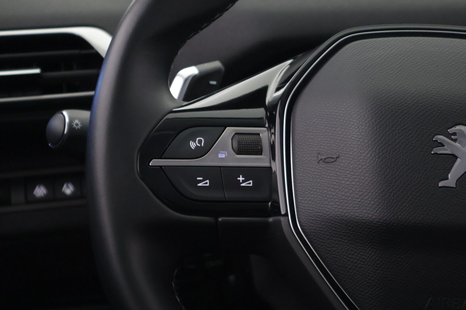 Peugeot 3008 2022 Allure Pack Anniversary Hybrid4 300 EAT8-aut. ** 2.Om Suomi-auto / Vetokoukku / ACC / Tikatut nahat / P.kamera / Navi **