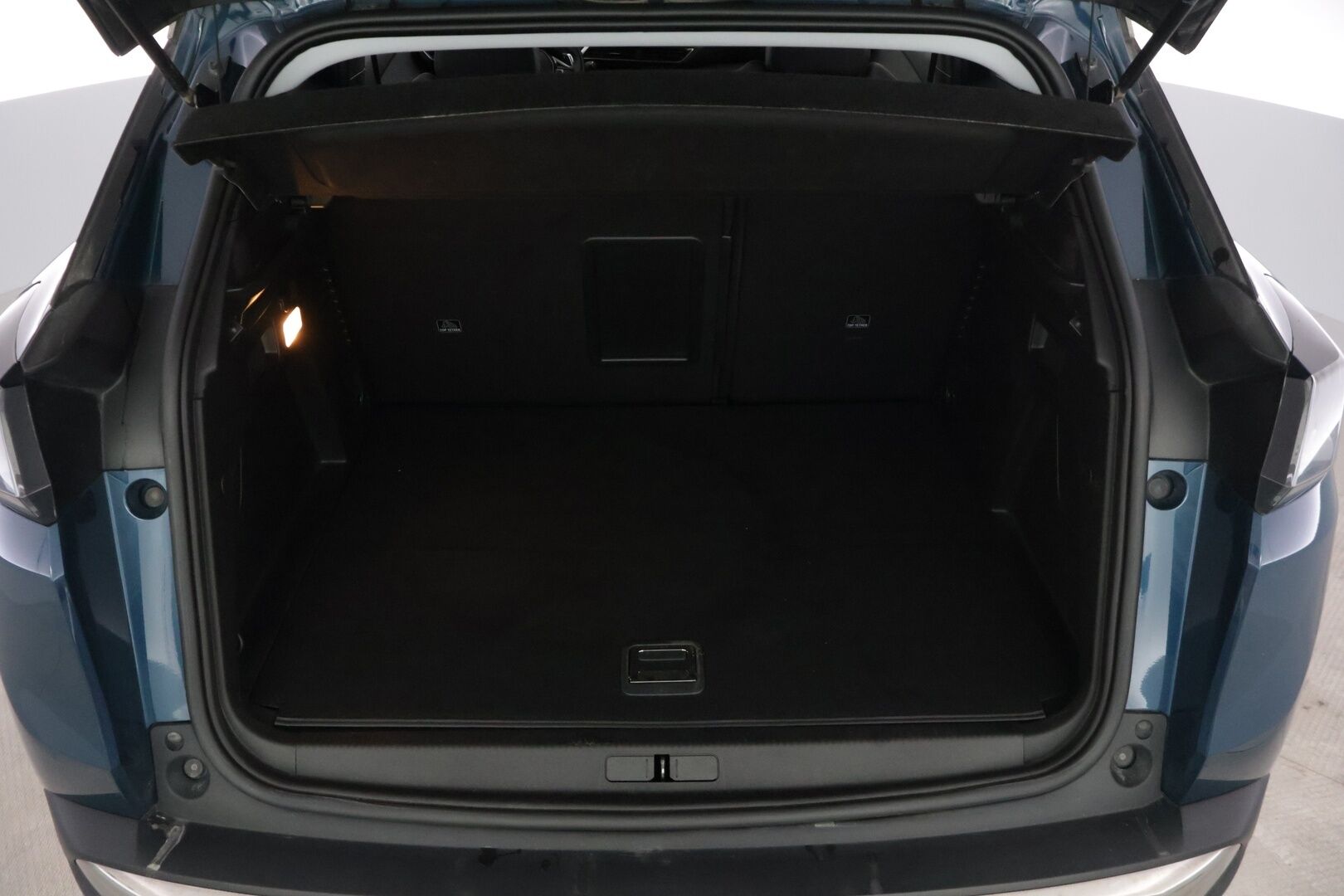 Peugeot 3008 2022 Allure Pack Anniversary Hybrid4 300 EAT8-aut. ** 2.Om Suomi-auto / Vetokoukku / ACC / Tikatut nahat / P.kamera / Navi **