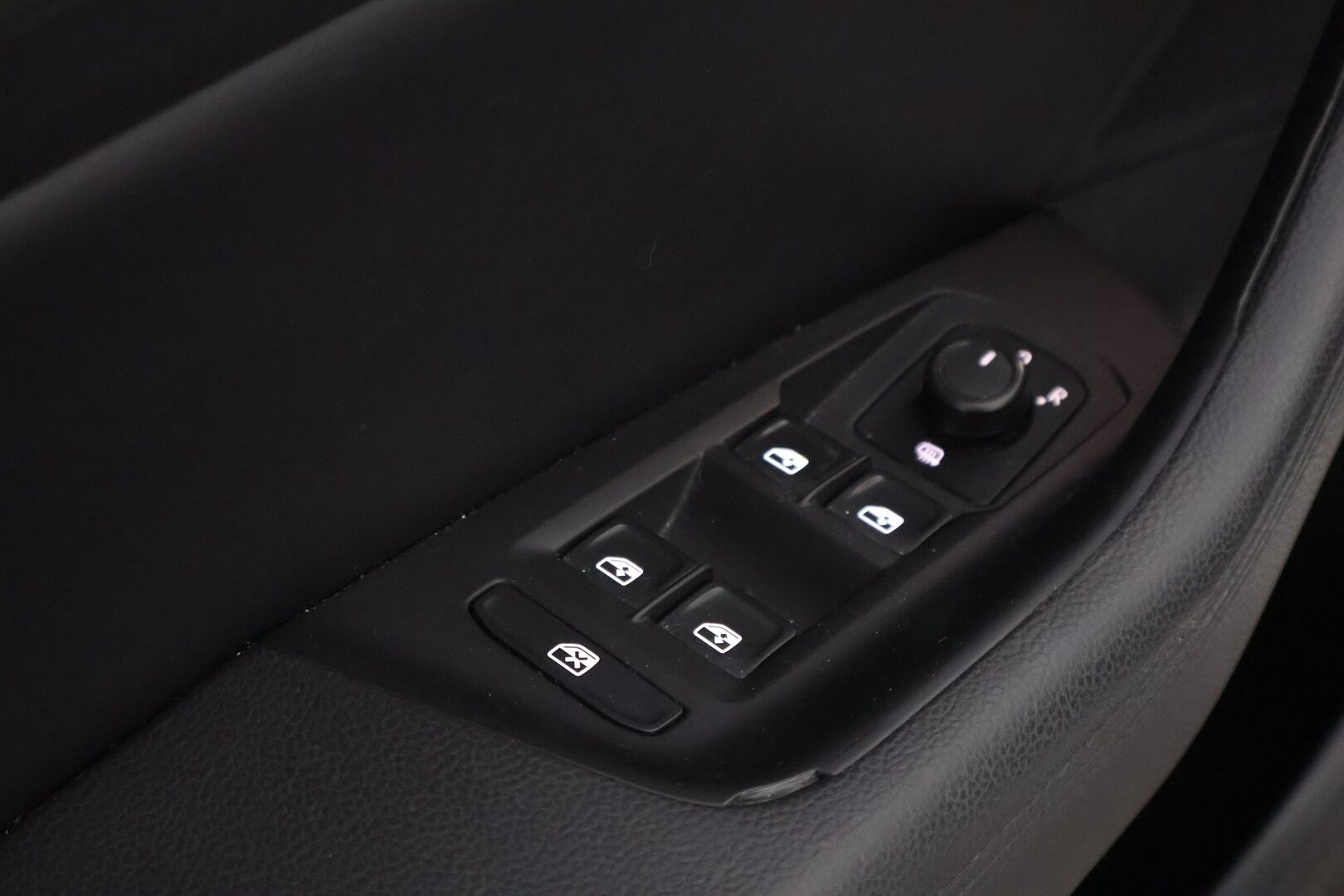 VOLKSWAGEN PASSAT 2018 Variant GTE Plug-In Hybrid 160 kW DSG-automaatti - Webasto / Adapt.Vakkari / Vetokoukku / Digimittari / Peruutuskamera / Nahka-Alcantara / Huippuvarusteet!