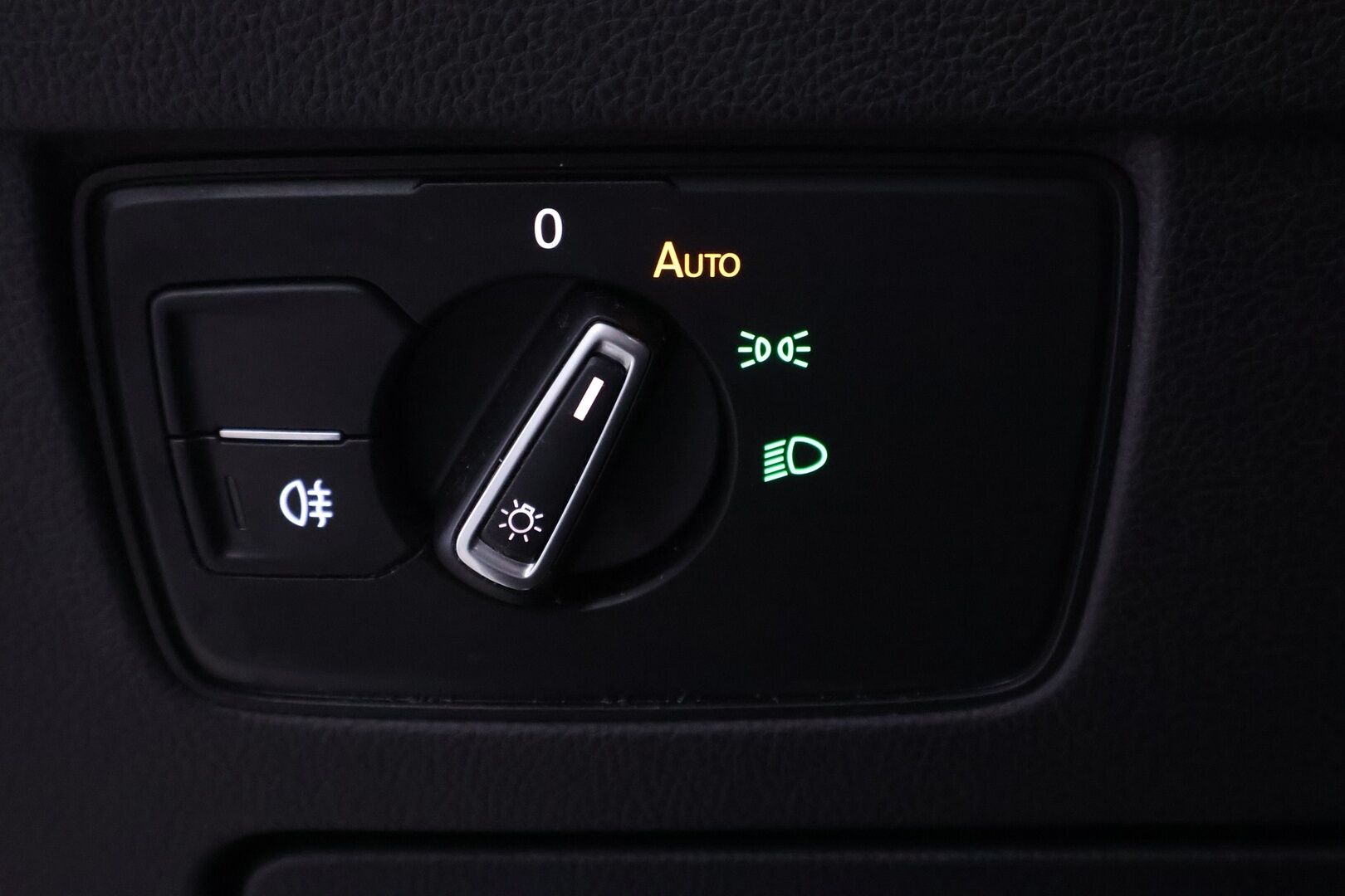 VOLKSWAGEN PASSAT 2018 Variant GTE Plug-In Hybrid 160 kW DSG-automaatti - Webasto / Adapt.Vakkari / Vetokoukku / Digimittari / Peruutuskamera / Nahka-Alcantara / Huippuvarusteet!