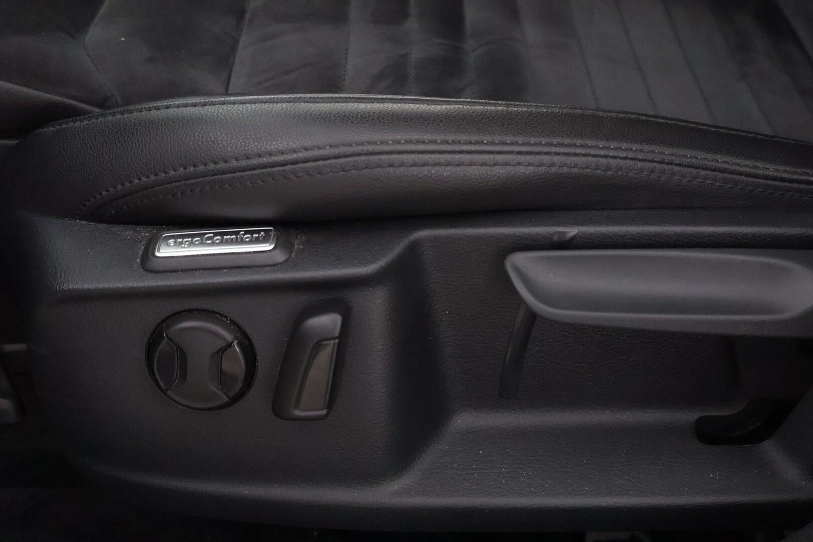 VOLKSWAGEN PASSAT 2018 Variant GTE Plug-In Hybrid 160 kW DSG-automaatti - Webasto / Adapt.Vakkari / Vetokoukku / Digimittari / Peruutuskamera / Nahka-Alcantara / Huippuvarusteet!