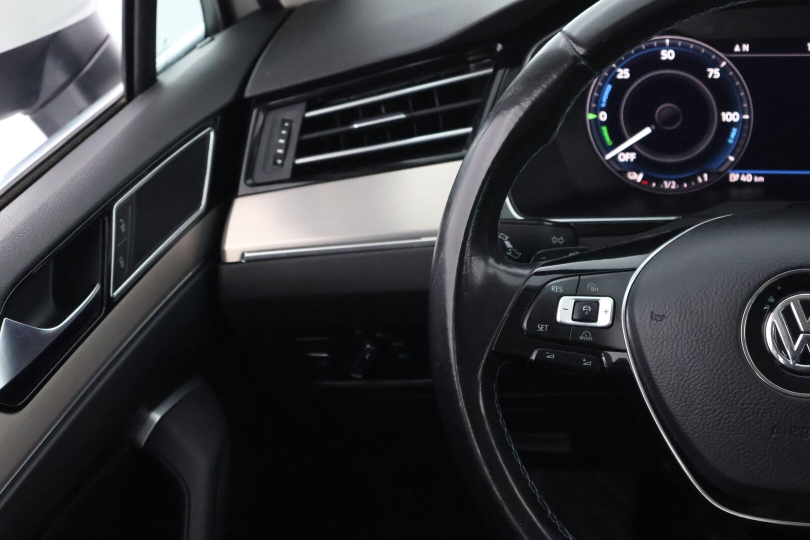 VOLKSWAGEN PASSAT 2018 Variant GTE Plug-In Hybrid 160 kW DSG-automaatti - Webasto / Adapt.Vakkari / Vetokoukku / Digimittari / Peruutuskamera / Nahka-Alcantara / Huippuvarusteet!