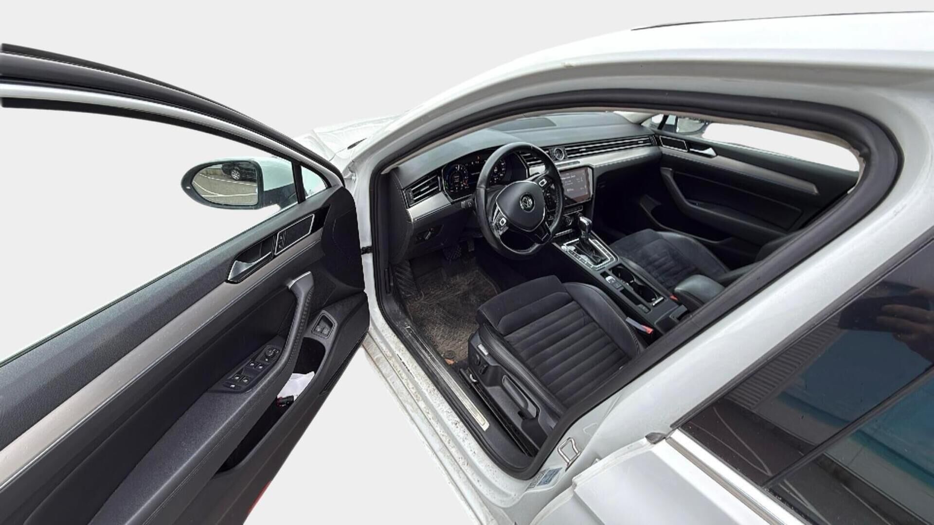 VOLKSWAGEN PASSAT 2018 Variant GTE Plug-In Hybrid 160 kW DSG-automaatti - Webasto / Adapt.Vakkari / Vetokoukku / Digimittari / Peruutuskamera / Nahka-Alcantara / Huippuvarusteet!