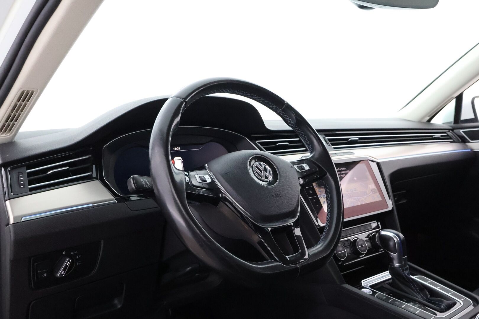 VOLKSWAGEN PASSAT 2018 Variant GTE Plug-In Hybrid 160 kW DSG-automaatti - Webasto / Adapt.Vakkari / Vetokoukku / Digimittari / Peruutuskamera / Nahka-Alcantara / Huippuvarusteet!