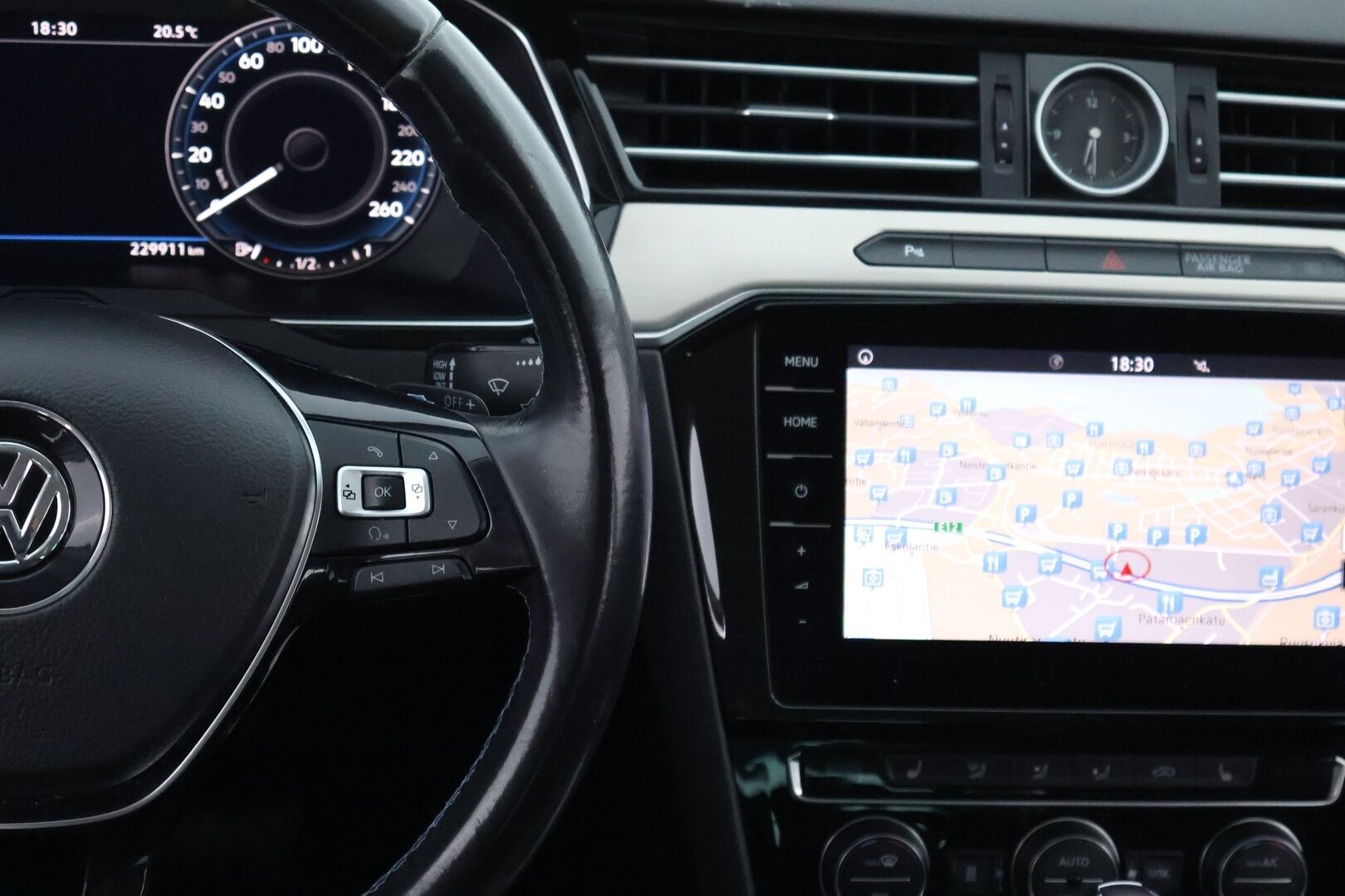 VOLKSWAGEN PASSAT 2018 Variant GTE Plug-In Hybrid 160 kW DSG-automaatti - Webasto / Adapt.Vakkari / Vetokoukku / Digimittari / Peruutuskamera / Nahka-Alcantara / Huippuvarusteet!