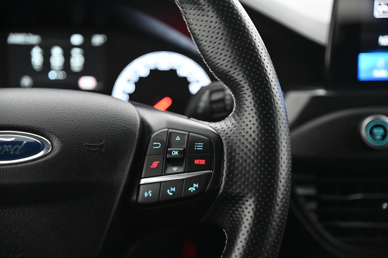 FORD FOCUS 2020 ST 280hv *B&O /Recaro/ ACC/ HUD/ Perfpack/ Launch Control* - Merkkihuollettu / 2x renkaat / Lohko / Siisti