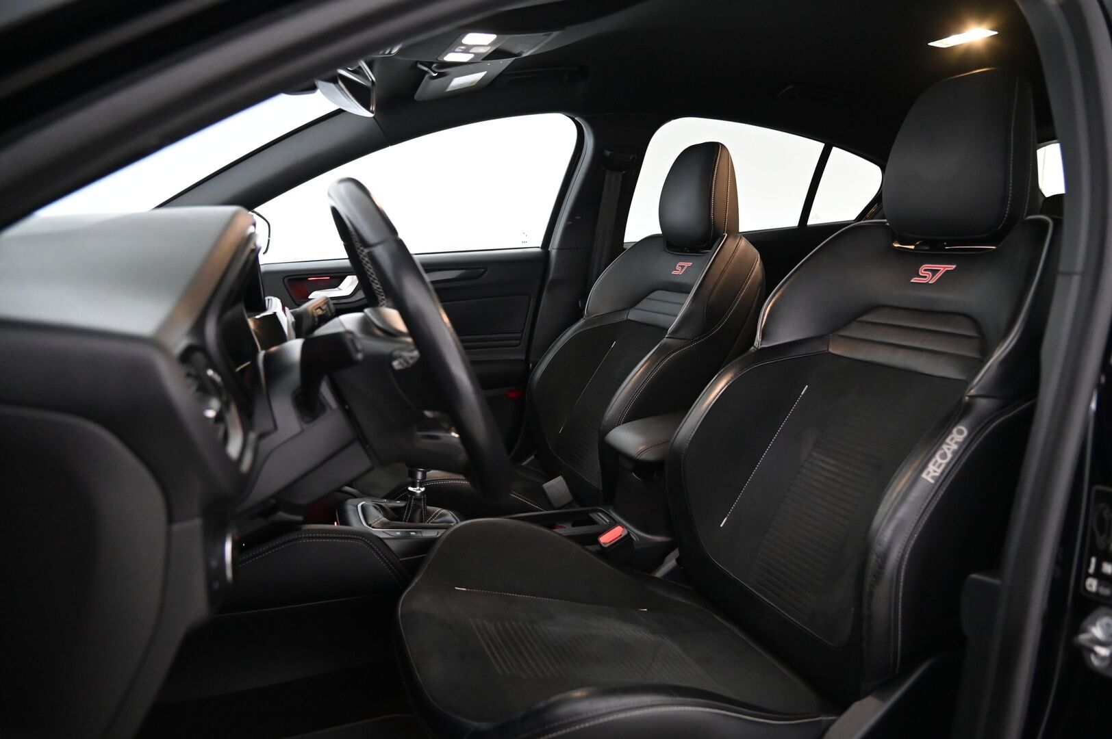 FORD FOCUS 2020 ST 280hv *B&O /Recaro/ ACC/ HUD/ Perfpack/ Launch Control* - Merkkihuollettu / 2x renkaat / Lohko / Siisti