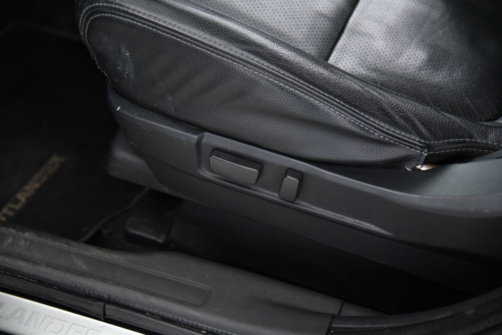 MITSUBISHI OUTLANDER PHEV 2015 Instyle Navi 4WD 5P - YritysOutlet - Myydään vain yrityksille / *Vetokoukku / Navi / Adapt.vakkari / Peruutuskamera* - - YritysOutlet - Myydään vain yrityksille