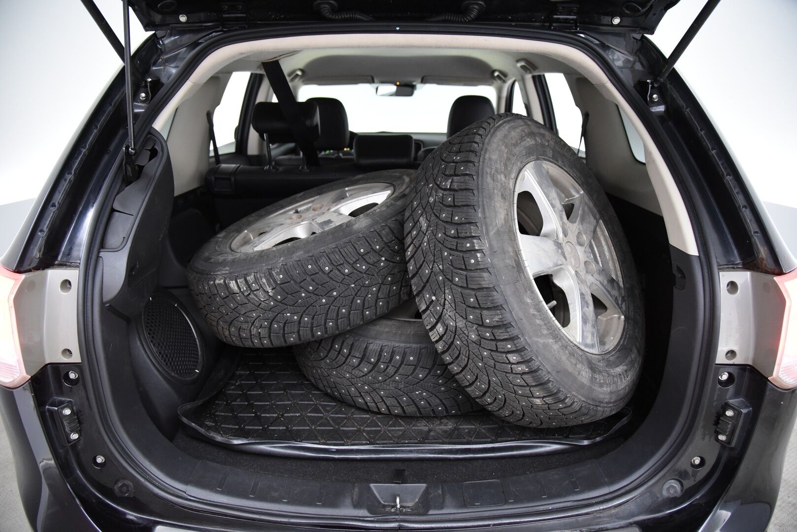 MITSUBISHI OUTLANDER PHEV 2015 Instyle Navi 4WD 5P - YritysOutlet - Myydään vain yrityksille / *Vetokoukku / Navi / Adapt.vakkari / Peruutuskamera* - - YritysOutlet - Myydään vain yrityksille