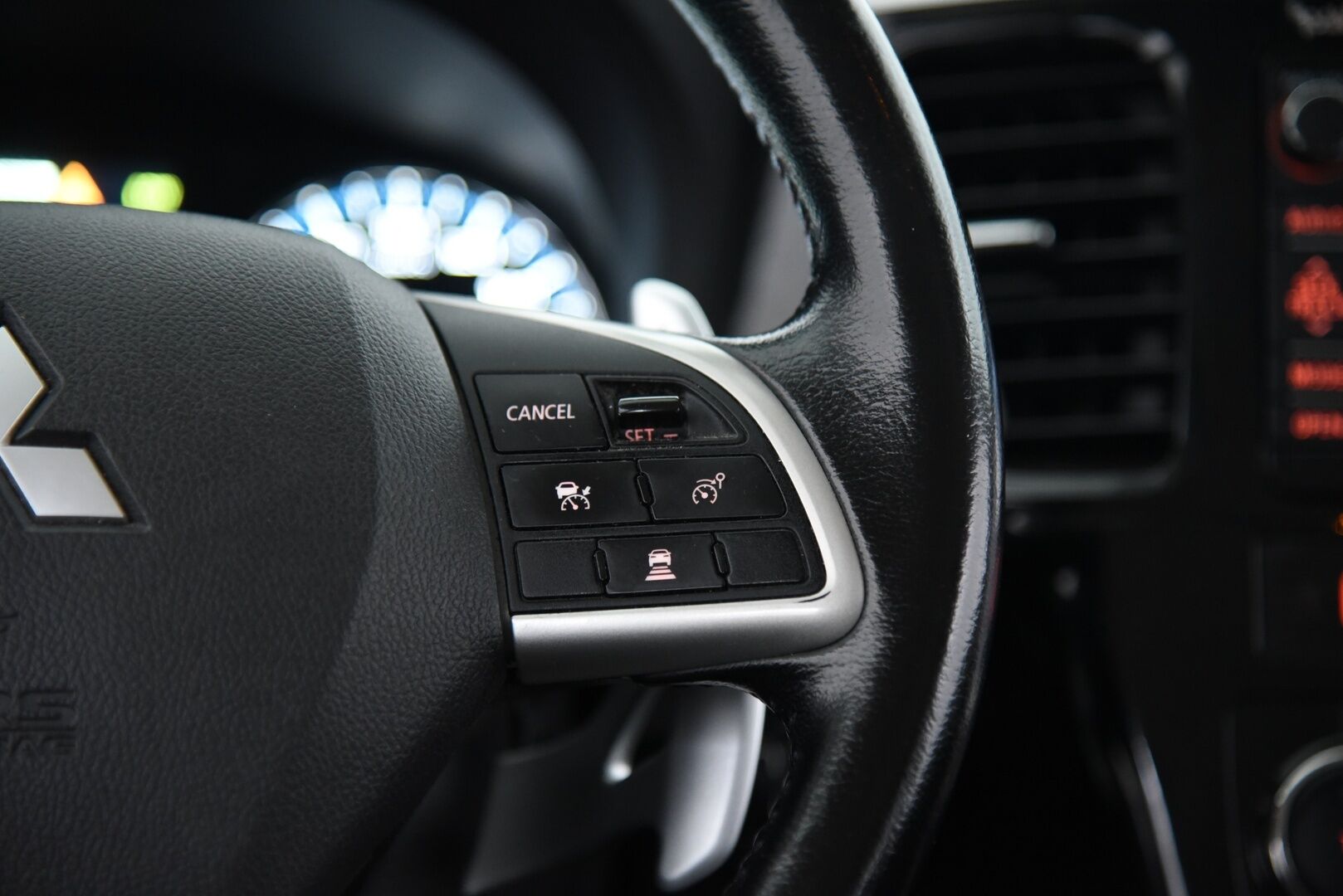 MITSUBISHI OUTLANDER PHEV 2015 Instyle Navi 4WD 5P - YritysOutlet - Myydään vain yrityksille / *Vetokoukku / Navi / Adapt.vakkari / Peruutuskamera* - - YritysOutlet - Myydään vain yrityksille