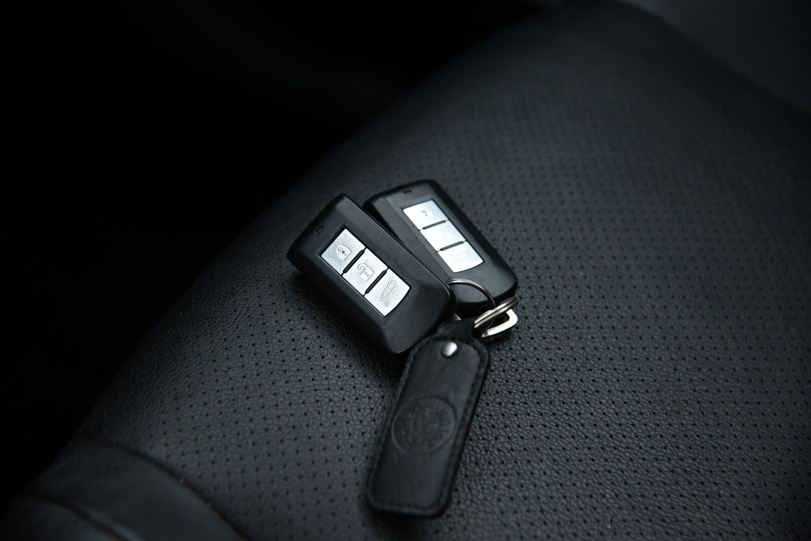 MITSUBISHI OUTLANDER PHEV 2015 Instyle Navi 4WD 5P - YritysOutlet - Myydään vain yrityksille / *Vetokoukku / Navi / Adapt.vakkari / Peruutuskamera* - - YritysOutlet - Myydään vain yrityksille