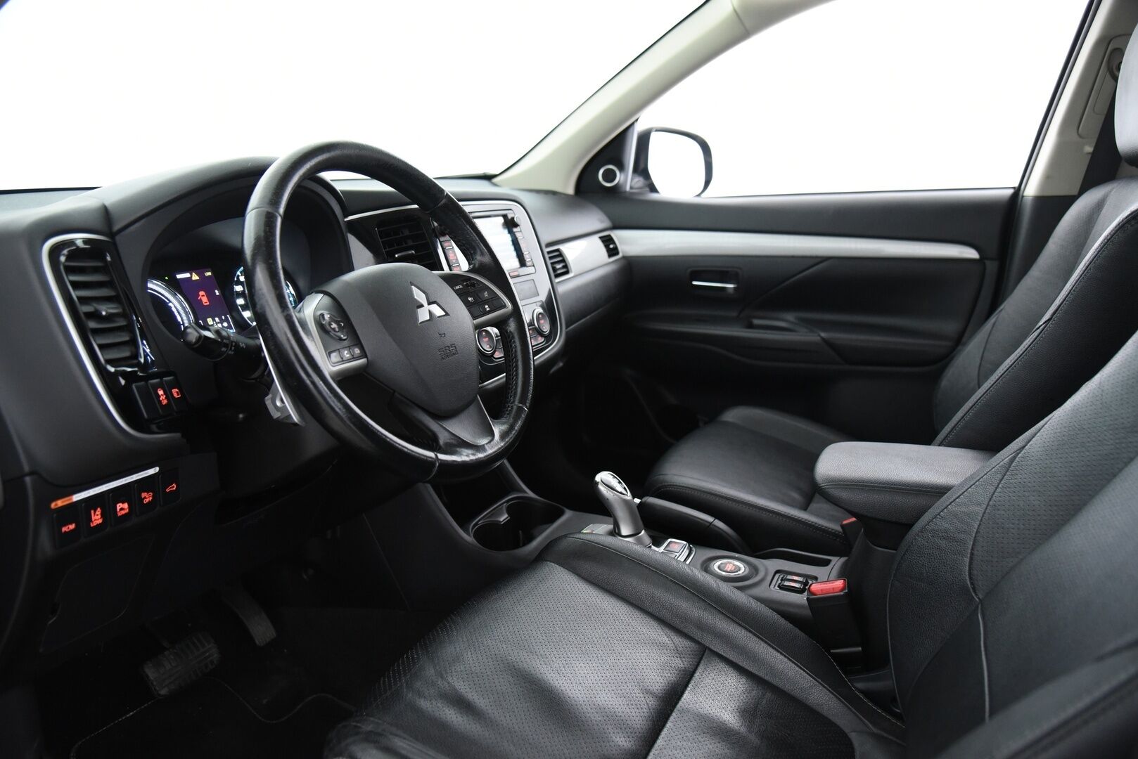 MITSUBISHI OUTLANDER PHEV 2015 Instyle Navi 4WD 5P - YritysOutlet - Myydään vain yrityksille / *Vetokoukku / Navi / Adapt.vakkari / Peruutuskamera* - - YritysOutlet - Myydään vain yrityksille