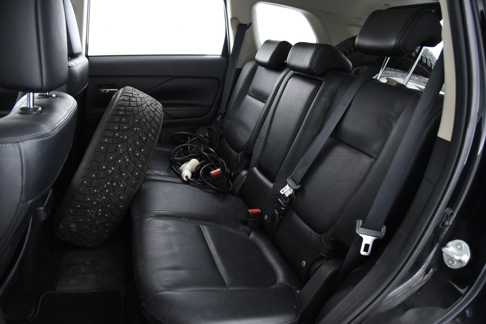 MITSUBISHI OUTLANDER PHEV 2015 Instyle Navi 4WD 5P - YritysOutlet - Myydään vain yrityksille / *Vetokoukku / Navi / Adapt.vakkari / Peruutuskamera* - - YritysOutlet - Myydään vain yrityksille