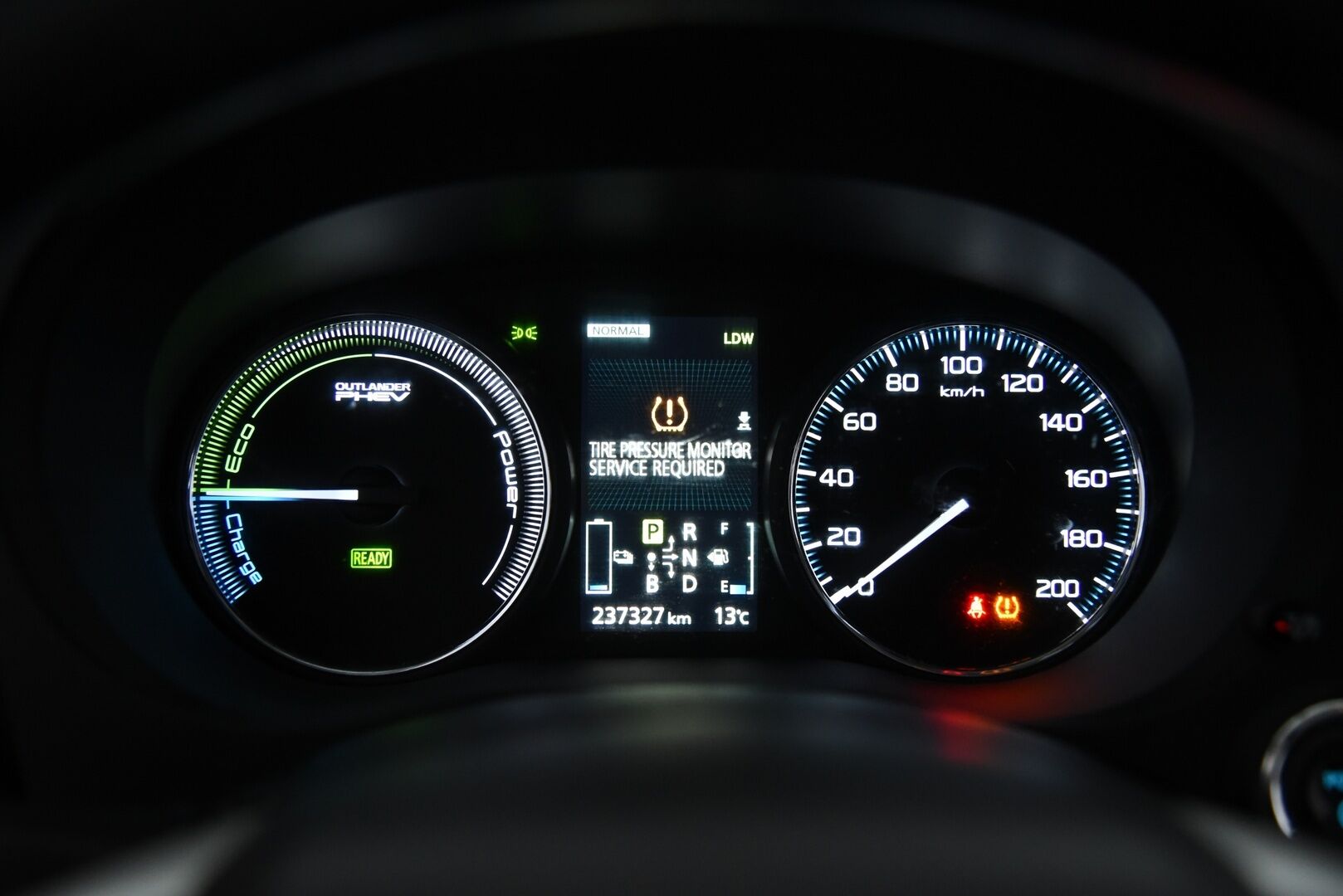 MITSUBISHI OUTLANDER PHEV 2015 Instyle Navi 4WD 5P - YritysOutlet - Myydään vain yrityksille / *Vetokoukku / Navi / Adapt.vakkari / Peruutuskamera* - - YritysOutlet - Myydään vain yrityksille