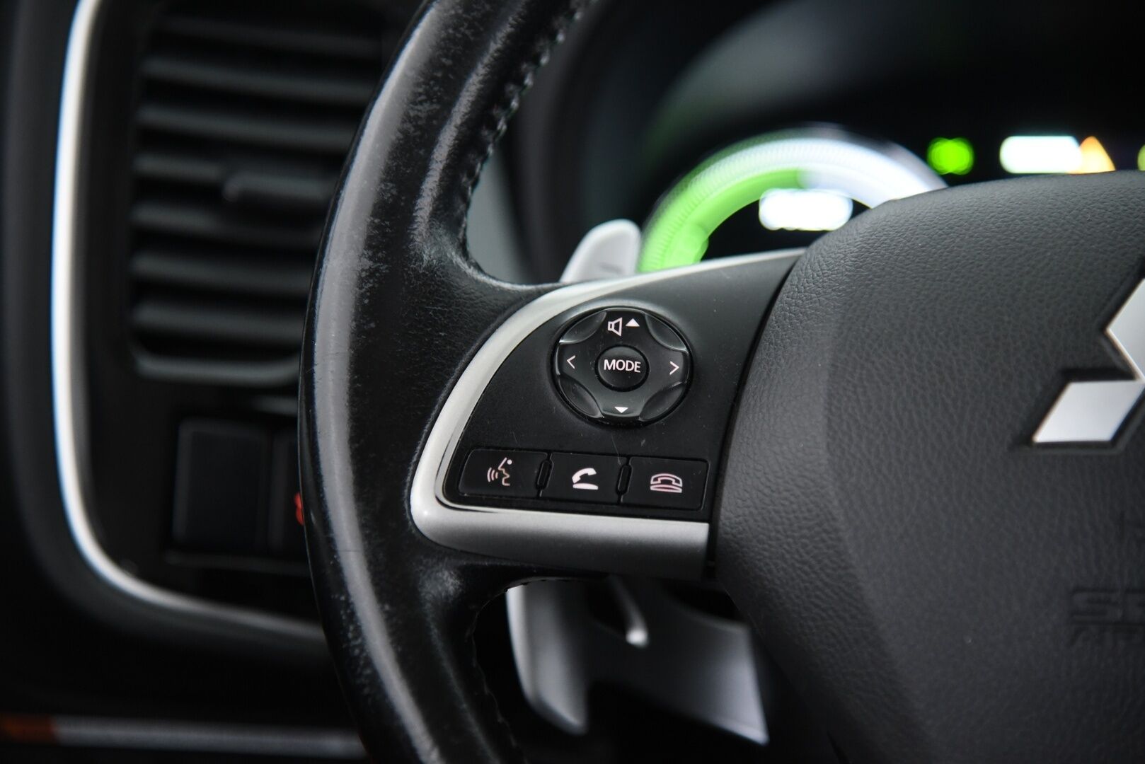 MITSUBISHI OUTLANDER PHEV 2015 Instyle Navi 4WD 5P - YritysOutlet - Myydään vain yrityksille / *Vetokoukku / Navi / Adapt.vakkari / Peruutuskamera* - - YritysOutlet - Myydään vain yrityksille