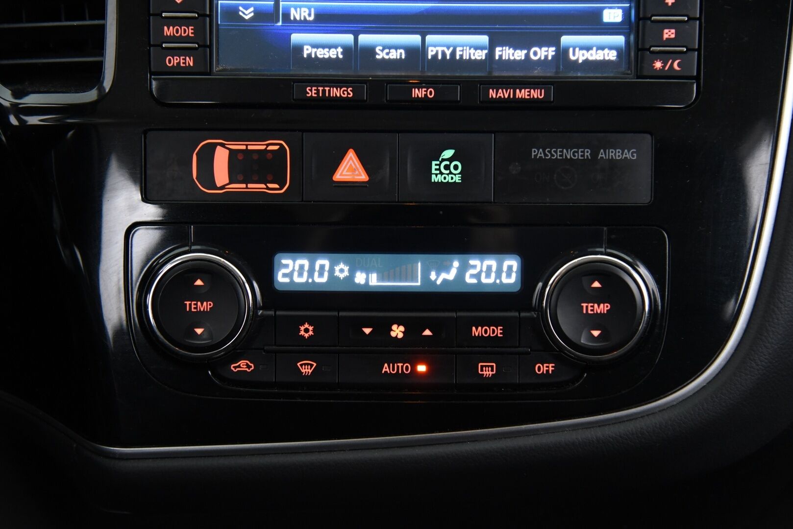 MITSUBISHI OUTLANDER PHEV 2015 Instyle Navi 4WD 5P - YritysOutlet - Myydään vain yrityksille / *Vetokoukku / Navi / Adapt.vakkari / Peruutuskamera* - - YritysOutlet - Myydään vain yrityksille