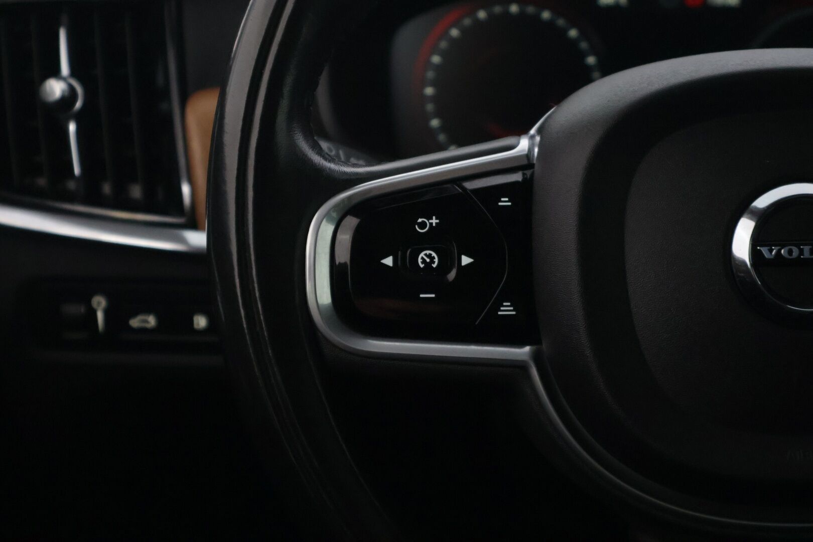 Volvo S90 2017 T8 AWD Inscription Plus aut - | Metallihelmiäisväri | 360- kamera | Bower& Wilkings | Kattoikkuna | Hierovat&Tuuletetut istuimet | BLIS | Sähkökoukku | Adapt.vakkari | 