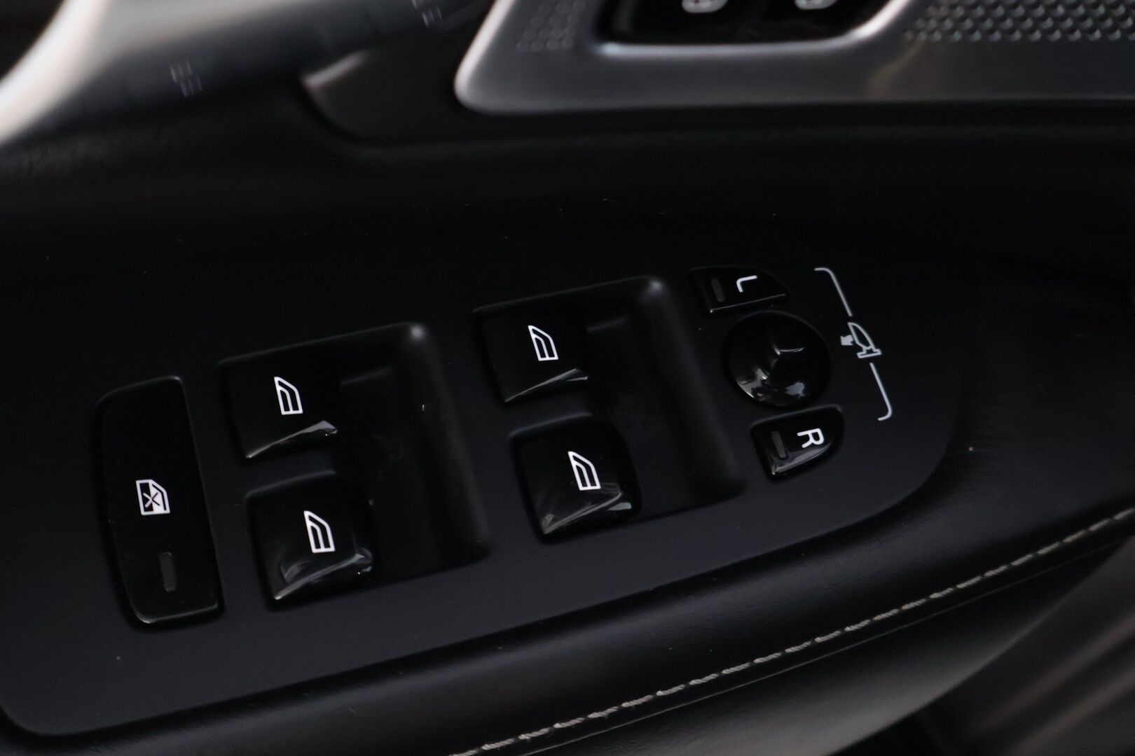 Volvo S90 2017 T8 AWD Inscription Plus aut - | Metallihelmiäisväri | 360- kamera | Bower& Wilkings | Kattoikkuna | Hierovat&Tuuletetut istuimet | BLIS | Sähkökoukku | Adapt.vakkari | 