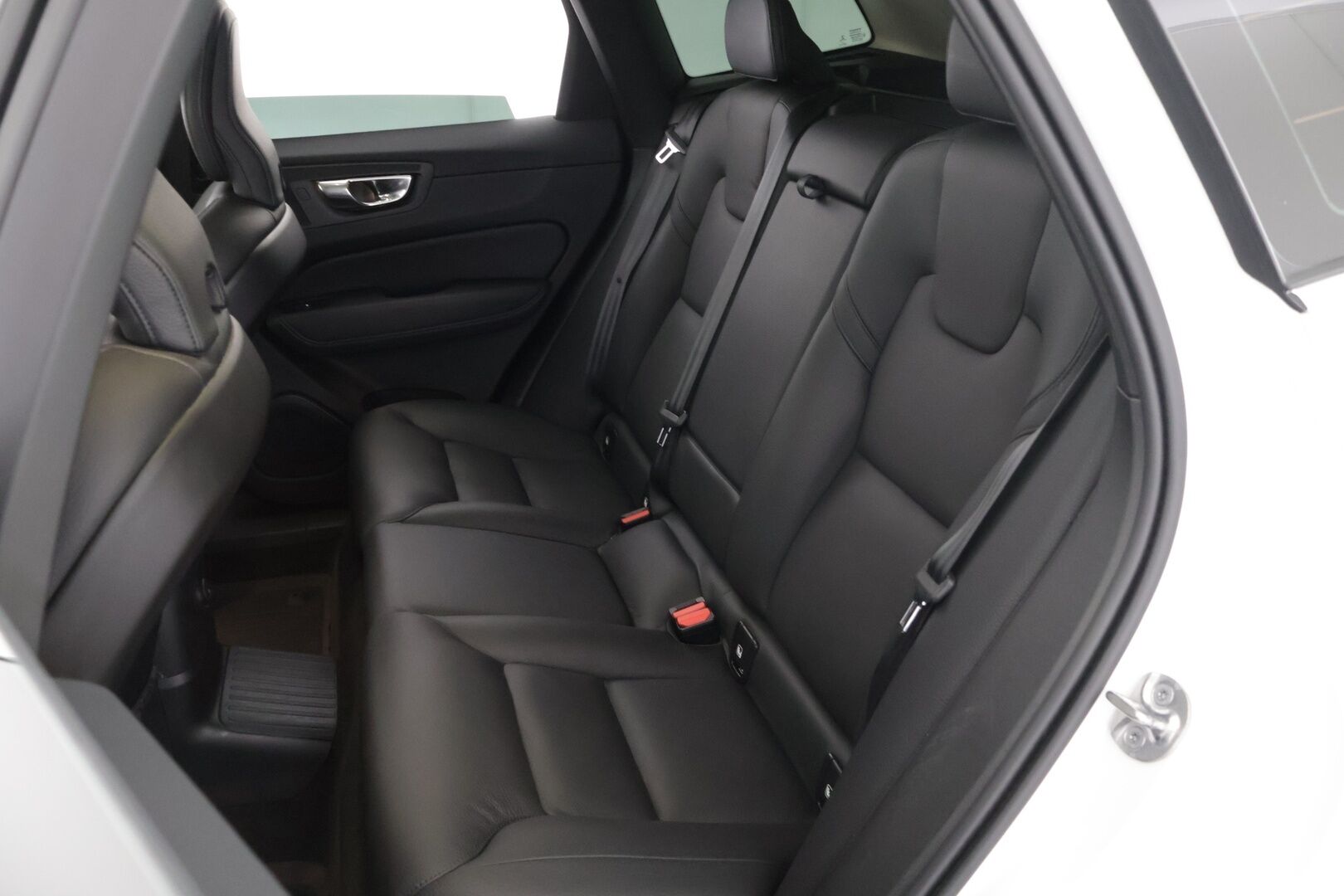 Volvo XC60 2022 T8 AWD Long Range High Performance Inscription Edition aut - 3,99 % KORKOTARJOUS TÄHÄN AUTOON - 31.5. ASTI! - *2.om Suomi-auto / Panorama / Pilot assist / Webasto / Koukku / Sporttipenkki muistilla / Google / 2x Renkaat*