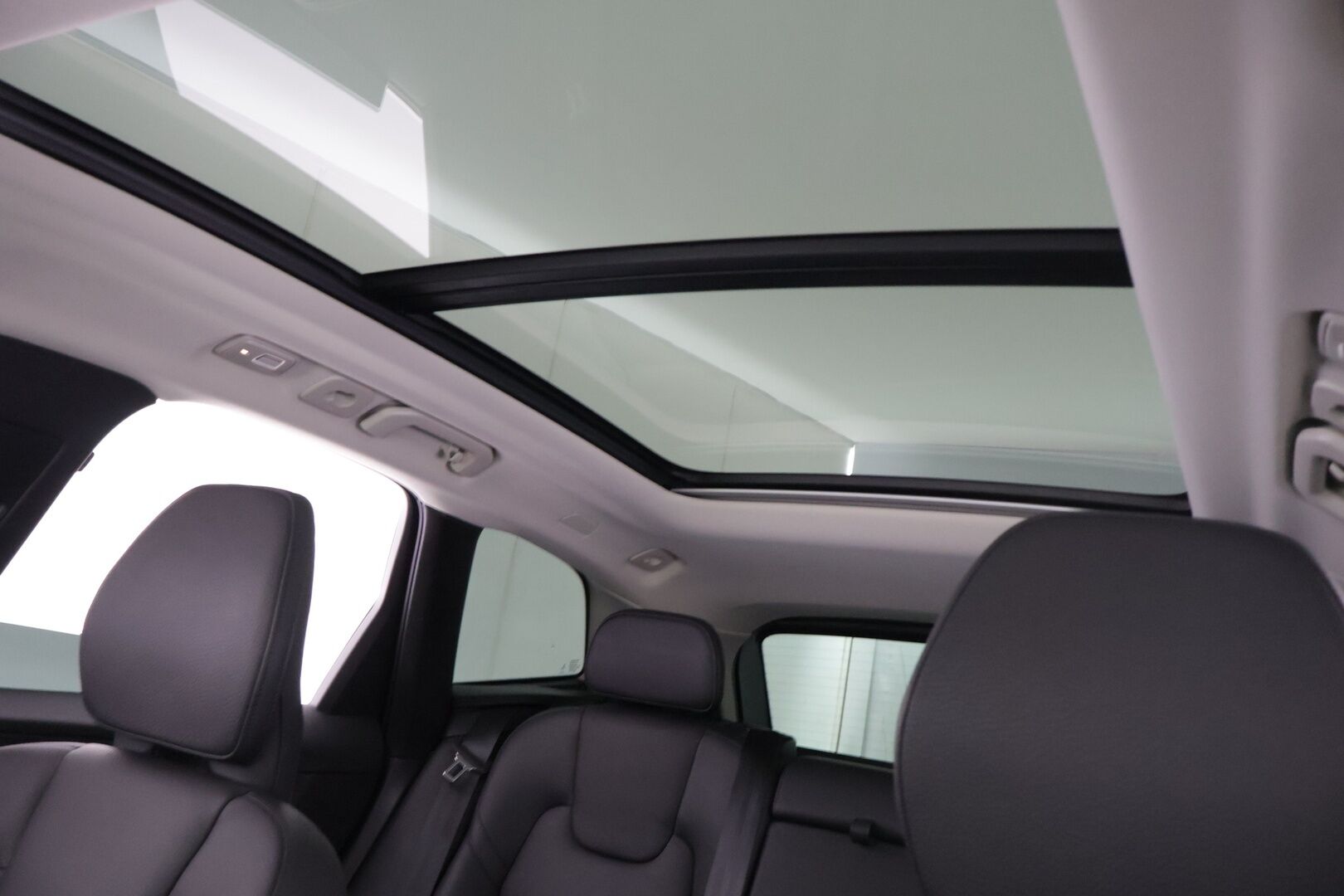 Volvo XC60 2022 T8 AWD Long Range High Performance Inscription Edition aut - 3,99 % KORKOTARJOUS TÄHÄN AUTOON - *2.om Suomi-auto / Panorama / Pilot assist / Webasto / Koukku / Sporttipenkki muistilla / Google / 2x Renkaat*