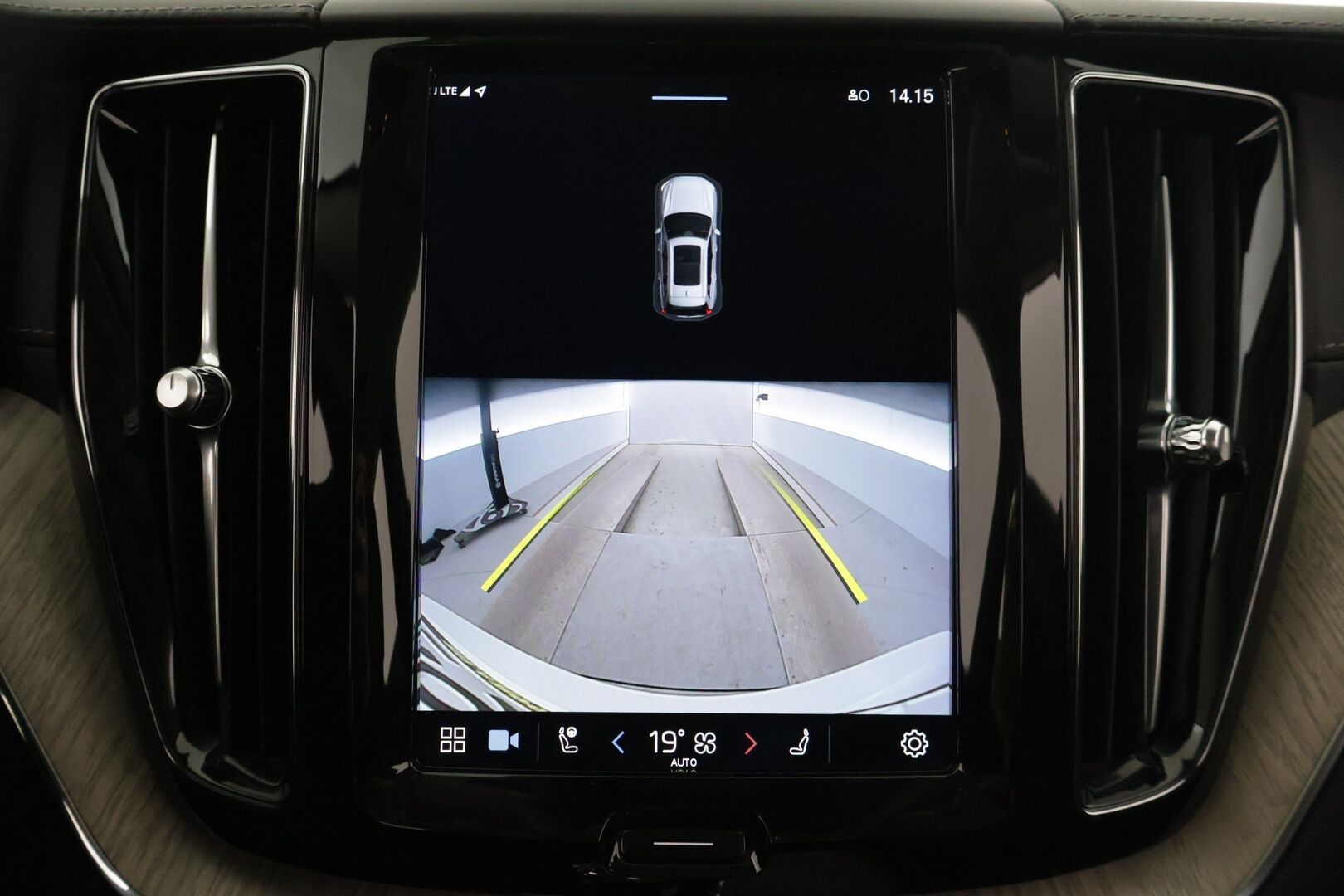 Volvo XC60 2022 T8 AWD Long Range High Performance Inscription Edition aut - 3,99 % KORKOTARJOUS TÄHÄN AUTOON - *2.om Suomi-auto / Panorama / Pilot assist / Webasto / Koukku / Sporttipenkki muistilla / Google / 2x Renkaat*
