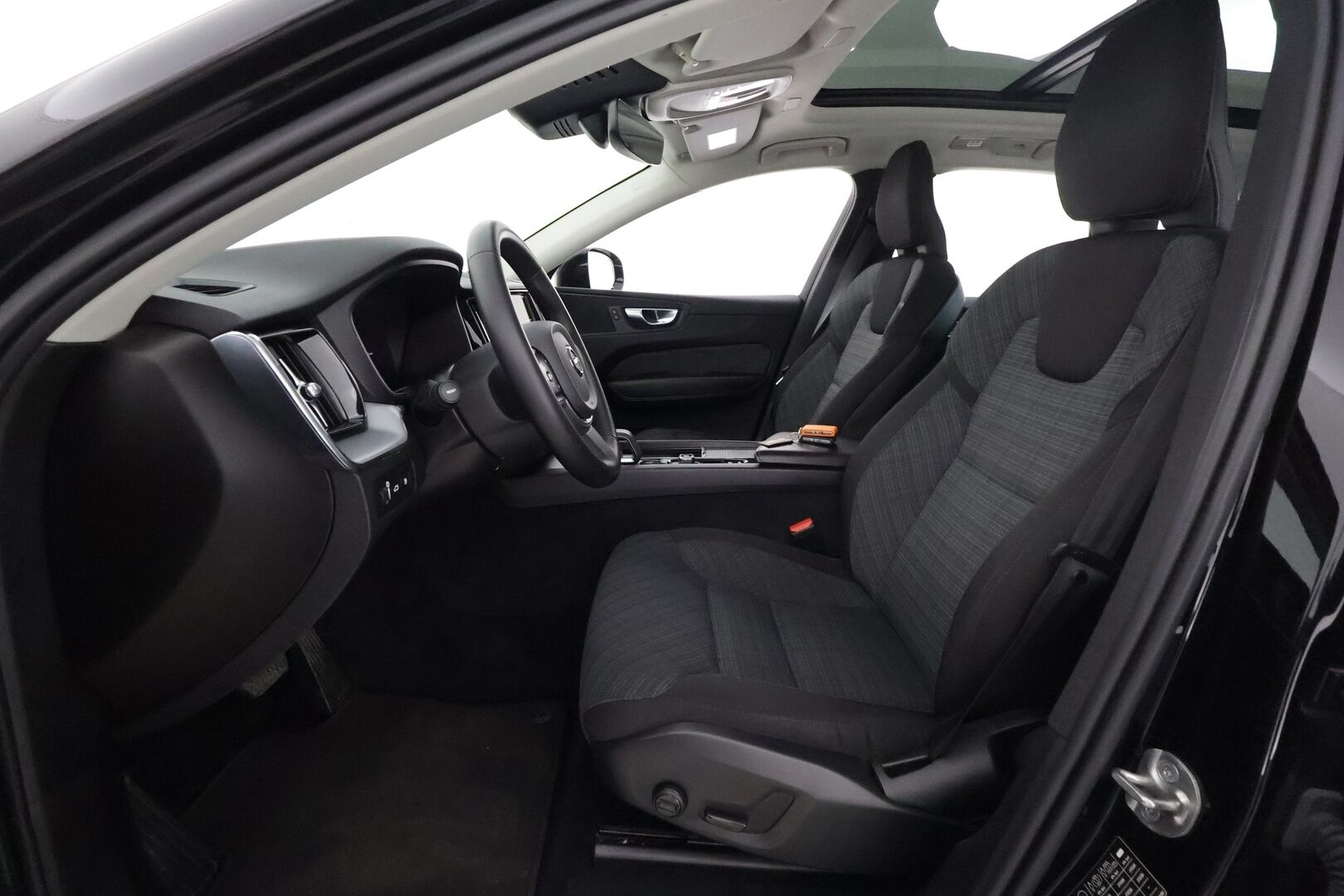 Volvo XC60 2022 T6 AWD Long Range Inscription Expression * Pa-lisälämmitin / Adapt.vakkari / Panoramakatto / High Perf Audio * - 3,99 % KORKOTARJOUS TÄHÄN AUTOON - 1.Om Suomi-auto / Hyvin Pidetty / 2xVanteet