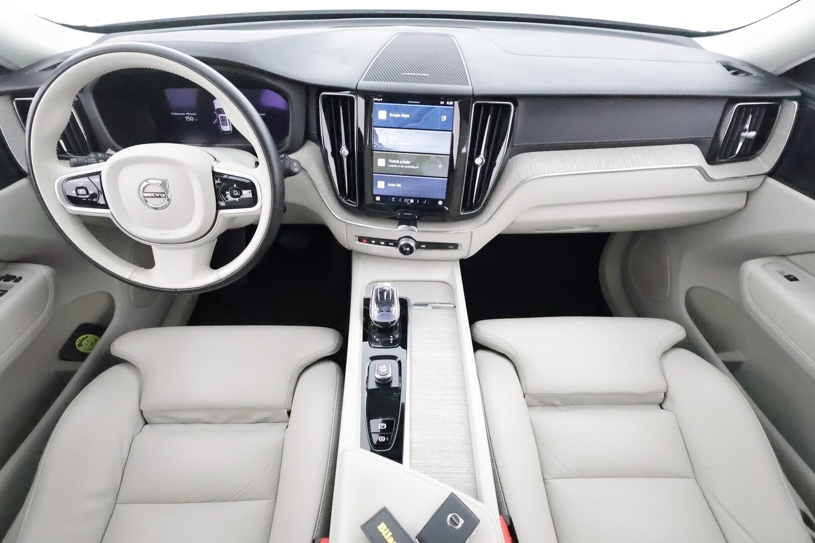 Volvo XC60 2022 T8 AWD Long Range High Performance Inscription **1.Om Suomi-auto / Panorama / Adapt.Vakkari / Sporttipenkki Muistilla** - 3,99 % KORKOTARJOUS TÄHÄN AUTOON - Harman/Kardon / Webasto / Koukku / P. Kamera / LED-valot / Google Maps / KeylessGO / 2x Renkaat / Akku kuntotarkastettu