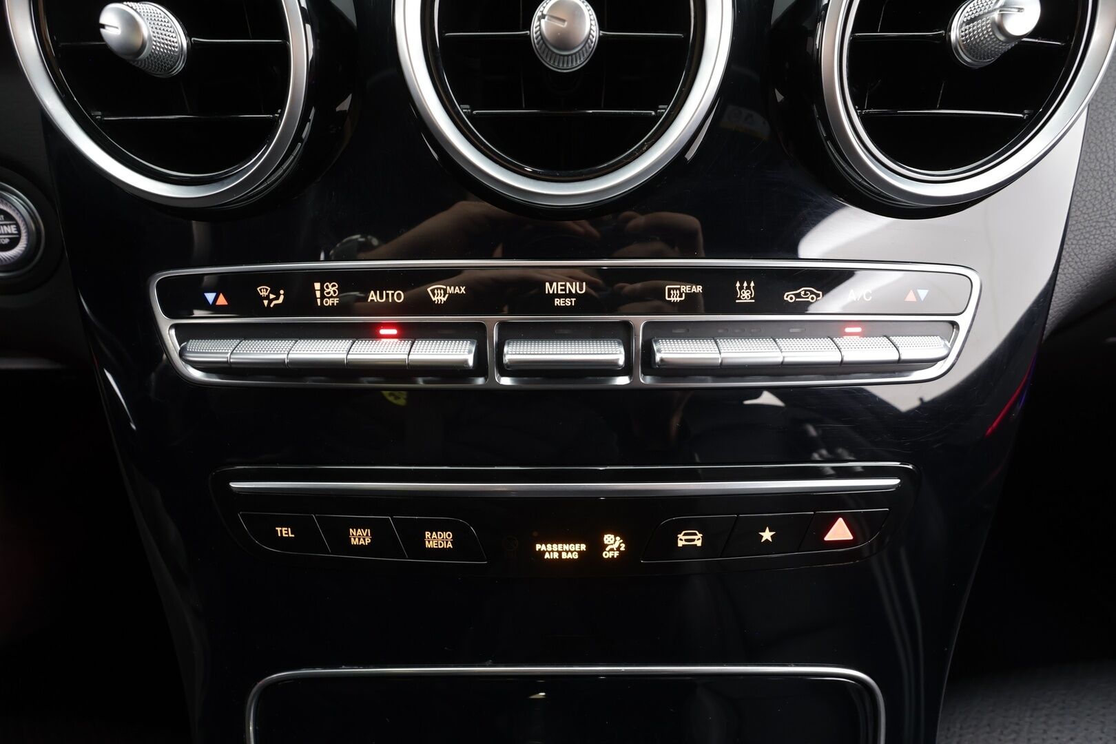 Mercedes-Benz GLC 2020 300 e 4MATIC A Business AMG Coupé EQ Power * AMG sisä ja ulko / P.kamera / Nahkasisusta / LED / Navi / Ambient * - Kahdet renkaat aluvantein / Koti ja asiointikaapelit