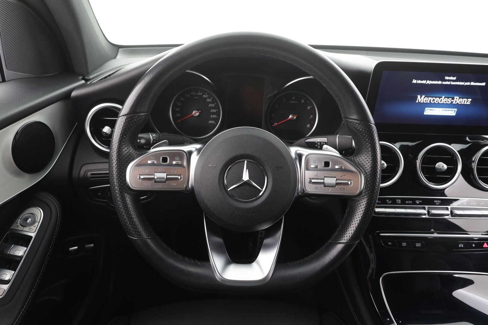 Mercedes-Benz GLC 2020 300 e 4MATIC A Business AMG Coupé EQ Power * AMG sisä ja ulko / P.kamera / Nahkasisusta / LED / Navi / Ambient * - Kahdet renkaat aluvantein / Koti ja asiointikaapelit