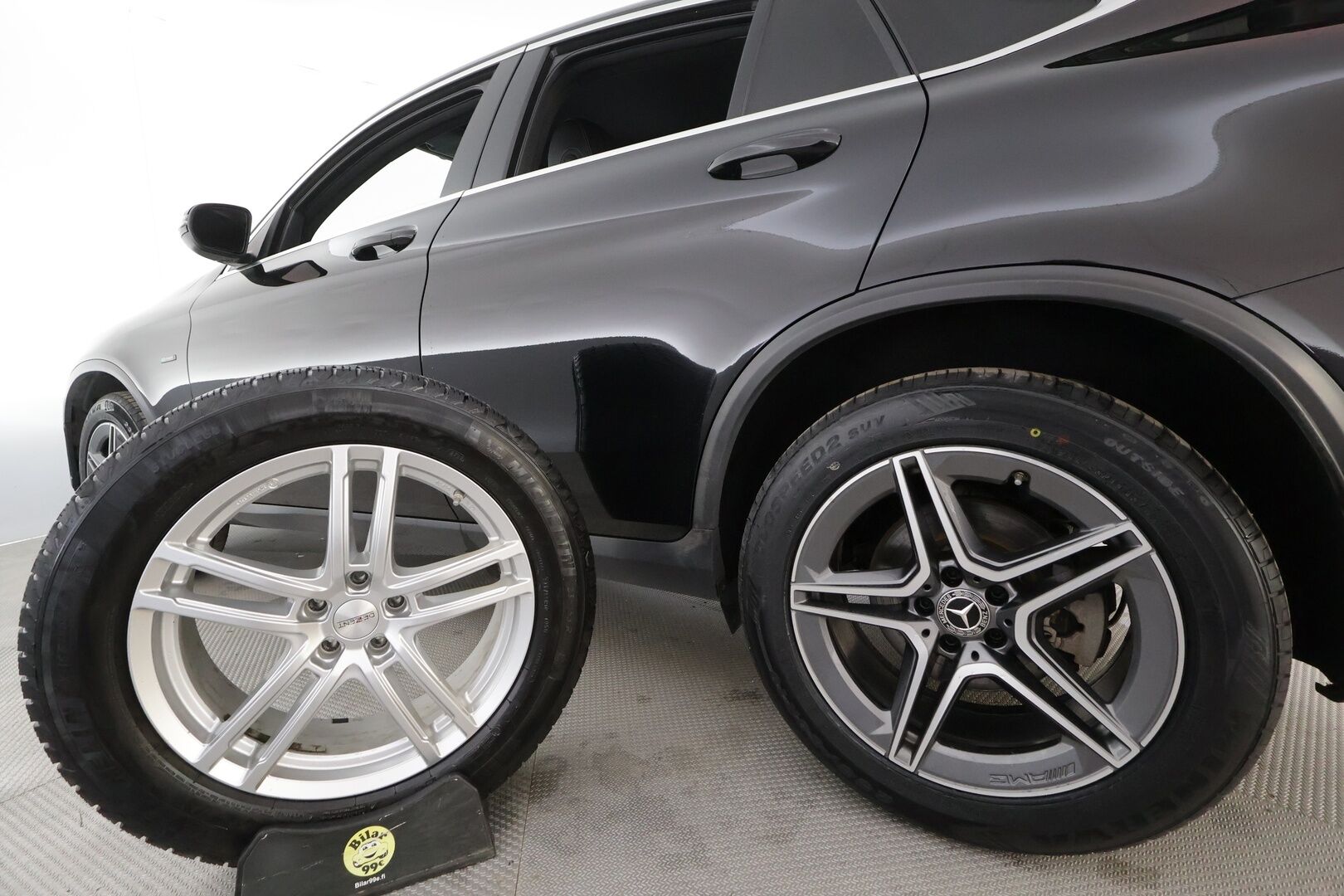 Mercedes-Benz GLC 2020 300 e 4MATIC A Business AMG Coupé EQ Power * AMG sisä ja ulko / P.kamera / Nahkasisusta / LED / Navi / Ambient * - Kahdet renkaat aluvantein / Koti ja asiointikaapelit