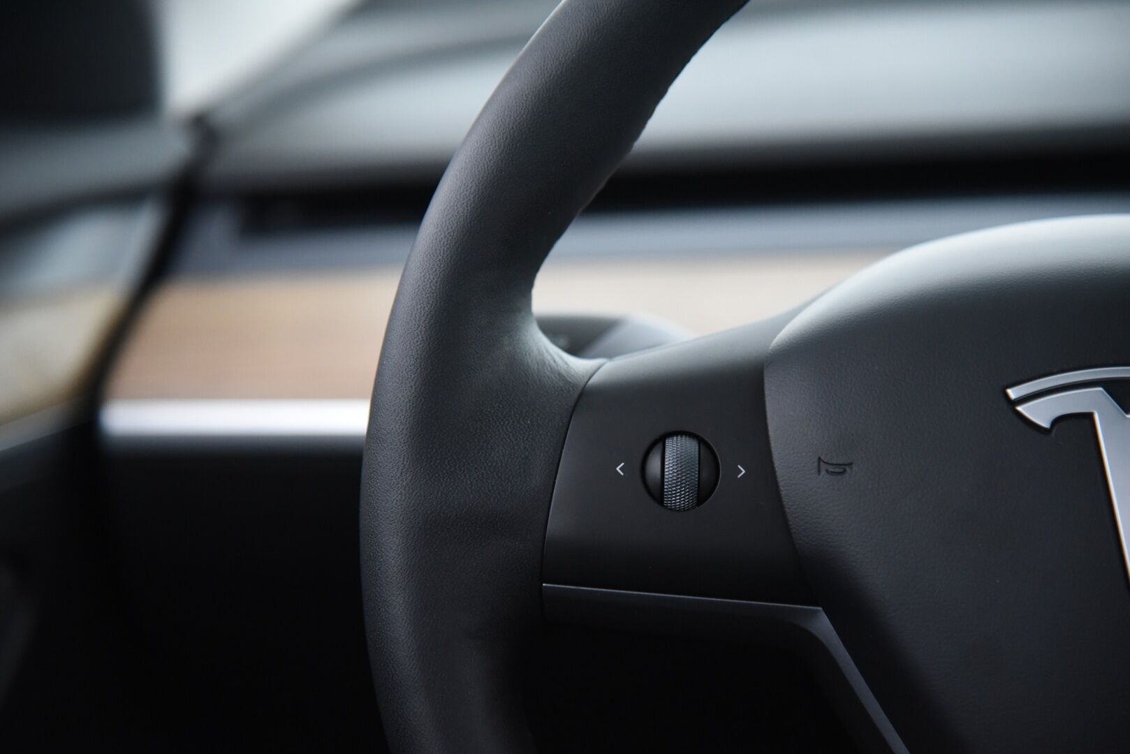Tesla Model 3 2021 Long-Range Dual Motor AWD Refresh  / Lämpöpumppu / Matrix-LED / P-Kamera / Premium Audio / Autopilot / Musta Nahkasisusta - Lasikatto / Ratin lämmitys / Kahdet renkaat aluvanteilla