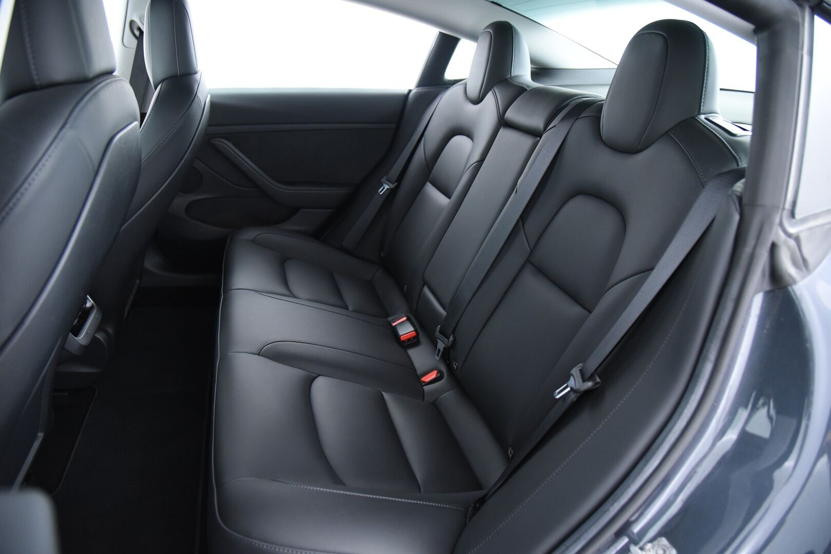 Tesla Model 3 2021 Long-Range Dual Motor AWD Refresh  / Lämpöpumppu / Matrix-LED / P-Kamera / Premium Audio / Autopilot / Musta Nahkasisusta - Lasikatto / Ratin lämmitys / Kahdet renkaat aluvanteilla