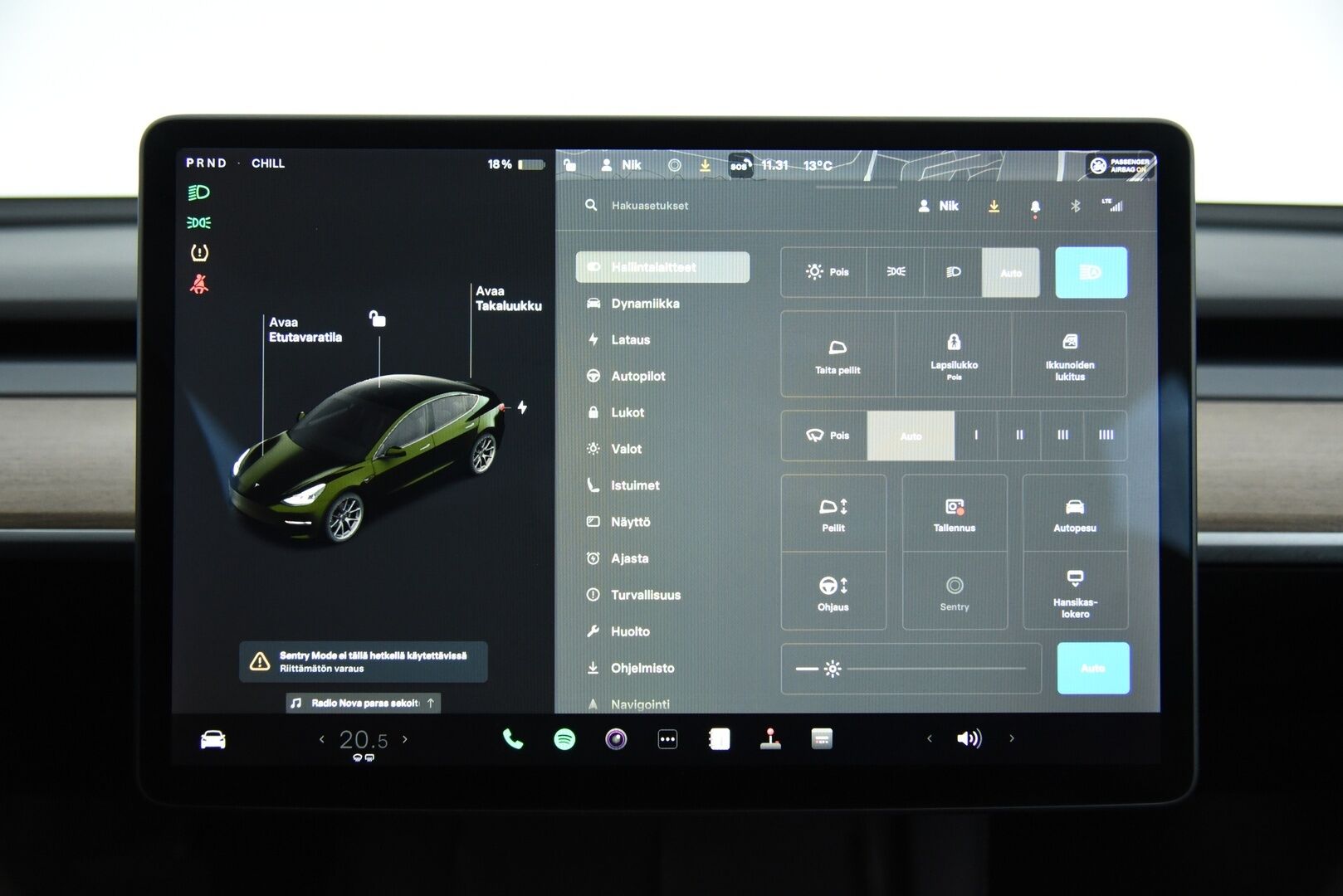 Tesla Model 3 2021 Long-Range Dual Motor AWD Refresh  / Lämpöpumppu / Matrix-LED / P-Kamera / Premium Audio / Autopilot / Musta Nahkasisusta - Lasikatto / Ratin lämmitys / Kahdet renkaat aluvanteilla