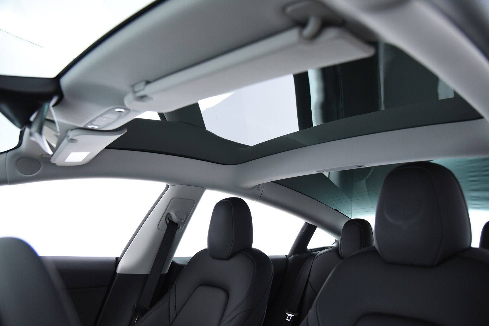 Tesla Model 3 2021 Long-Range Dual Motor AWD Refresh  / Lämpöpumppu / Matrix-LED / P-Kamera / Premium Audio / Autopilot / Musta Nahkasisusta - Lasikatto / Ratin lämmitys / Kahdet renkaat aluvanteilla