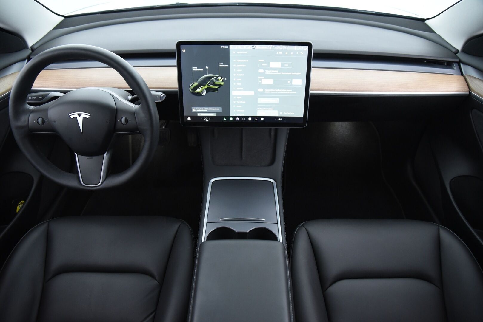 Tesla Model 3 2021 Long-Range Dual Motor AWD Refresh  / Lämpöpumppu / Matrix-LED / P-Kamera / Premium Audio / Autopilot / Musta Nahkasisusta - Lasikatto / Ratin lämmitys / Kahdet renkaat aluvanteilla