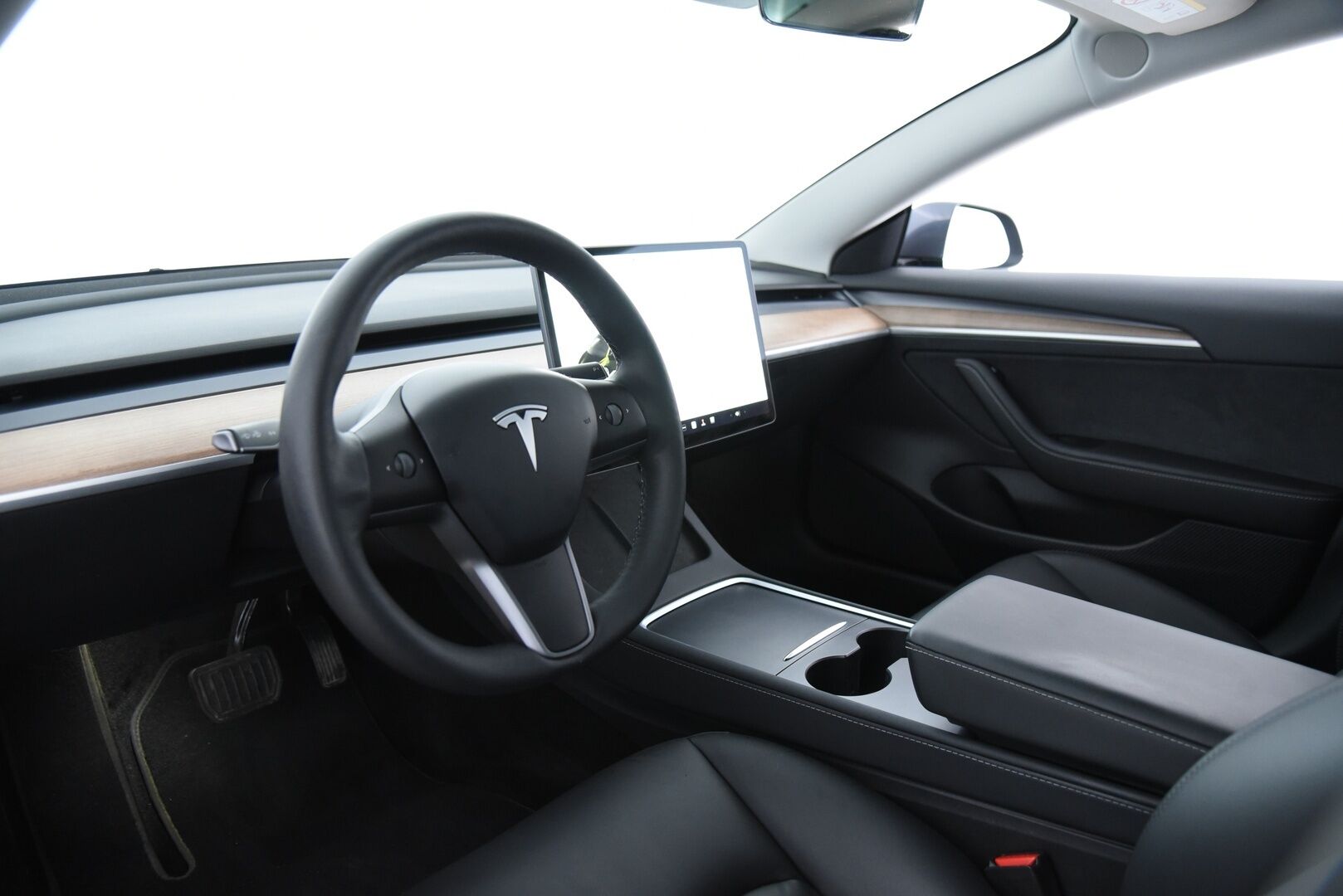Tesla Model 3 2021 Long-Range Dual Motor AWD Refresh  / Lämpöpumppu / Matrix-LED / P-Kamera / Premium Audio / Autopilot / Musta Nahkasisusta - Lasikatto / Ratin lämmitys / Kahdet renkaat aluvanteilla