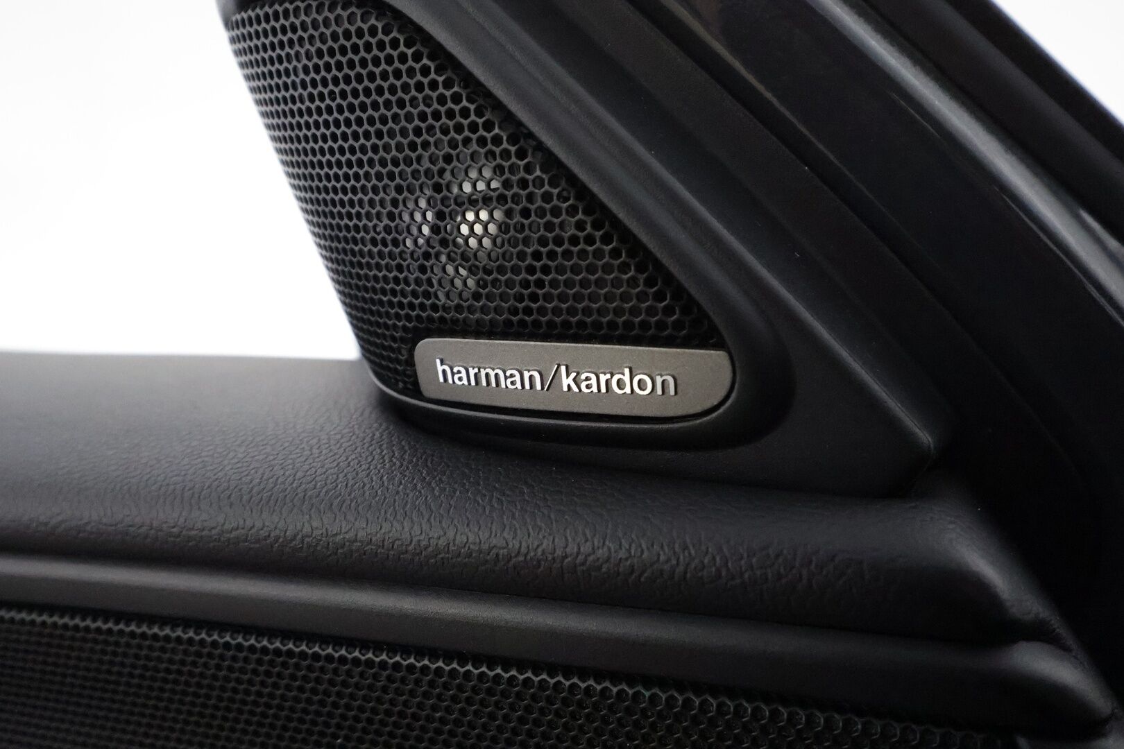 Mini Countryman 2019 Cooper SE ALL4 Maximise **Harman/Kardon / ACC / LED-valot / P.Kamera / Sporttipenkki Muistilla / Navi / Keyless** - 2x Latauskaapelit / Kahdet Renkaat