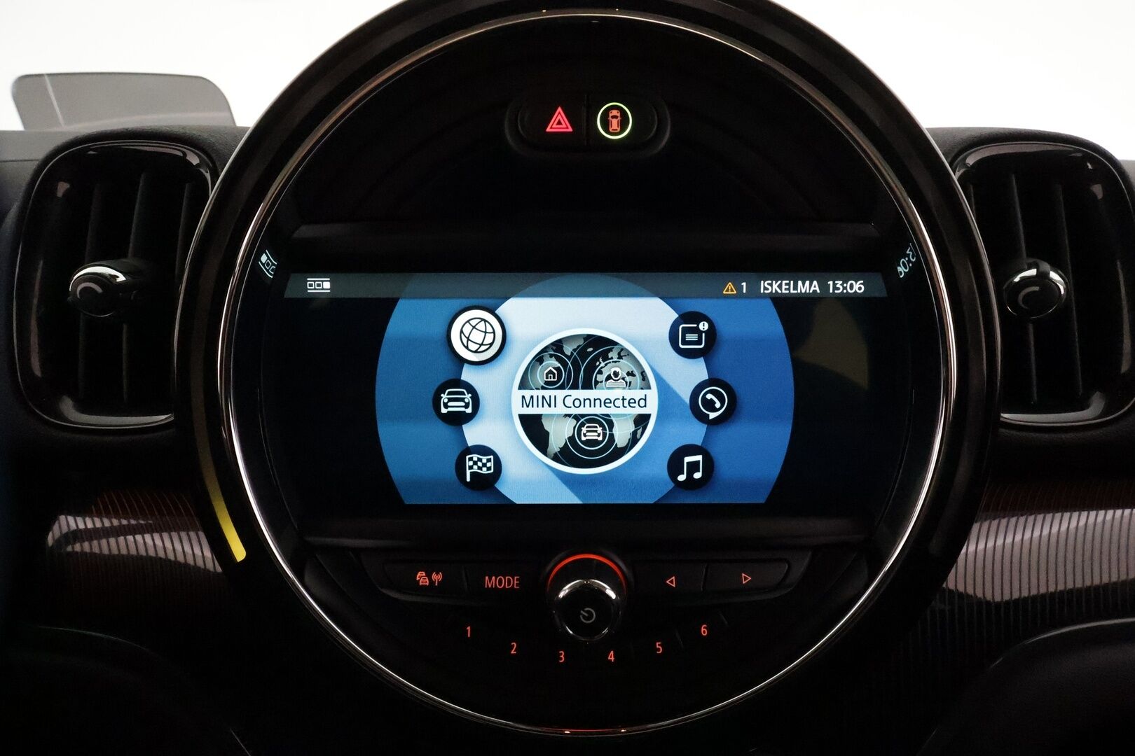 Mini Countryman 2019 Cooper SE ALL4 Maximise **Harman/Kardon / ACC / LED-valot / P.Kamera / Sporttipenkki Muistilla / Navi / Keyless** - 2x Latauskaapelit / Kahdet Renkaat