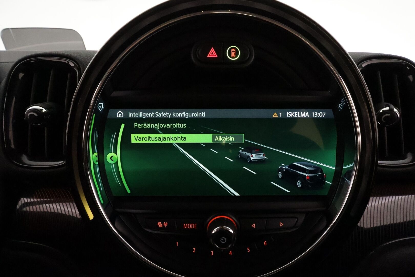 Mini Countryman 2019 Cooper SE ALL4 Maximise ** HUD / Harman/Kardon / ACC / LED-valot / P.Kamera / Sporttipenkki Muistilla / Navi / Keyless** - 2x Latauskaapelit / Kahdet Renkaat